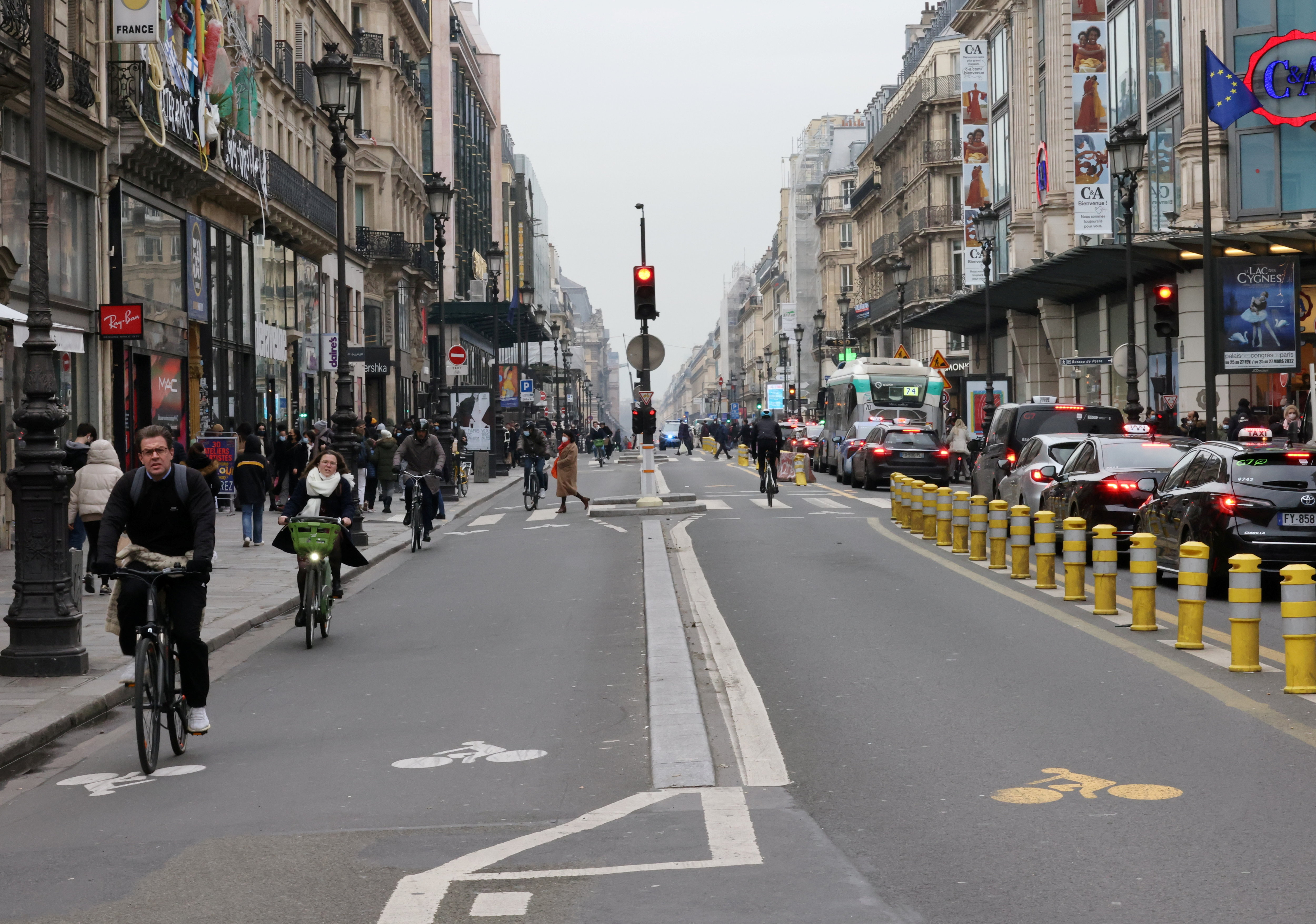 Le nouvel aménagement de la rue de Rivoli (Ier-IVe) accorderait trop de place aux cyclistes, et pas assez aux automobilistes, selon ses détracteurs. LP/Delphine Goldsztejn