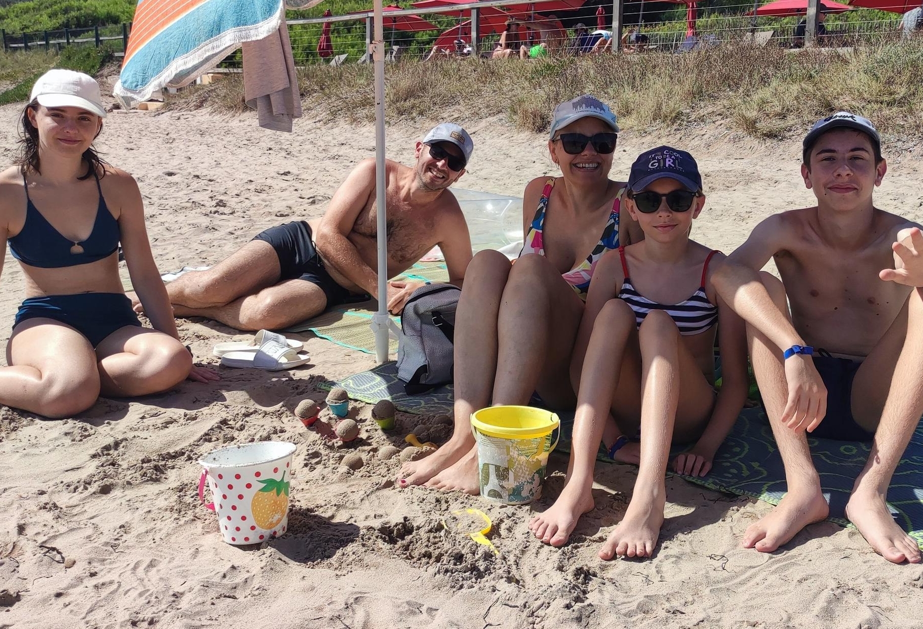 Presqu'île de Giens (Var), 16 août. Dans « Un p’tit Truc en plus », la famille Azzopardi voulait admirer les paysages du Vercors, mais elle a trouvé bien plus que cela. LP/Diane Andrésy