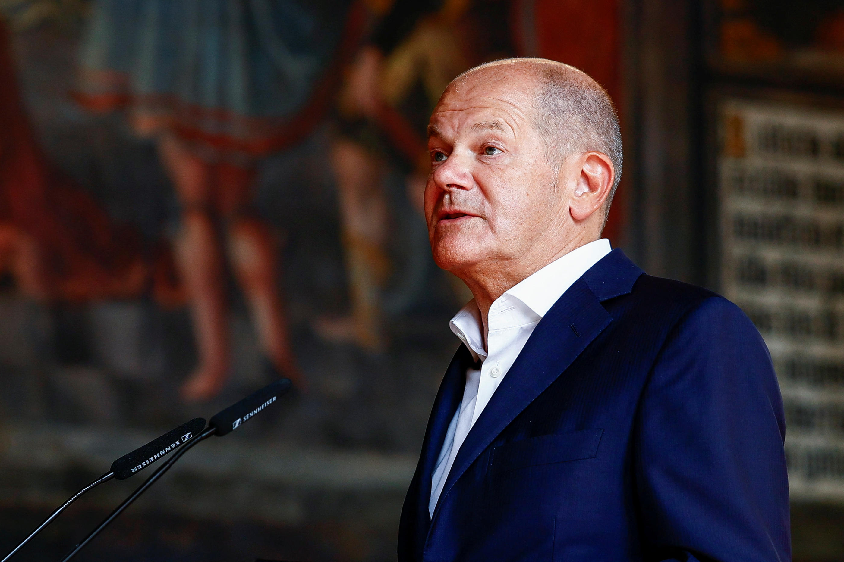 Le chancelier allemand Olaf Scholz, du Parti social-démocrate, doit composer avec une coalition tripartite (Illustration). REUTERS/Leon Kuegeler