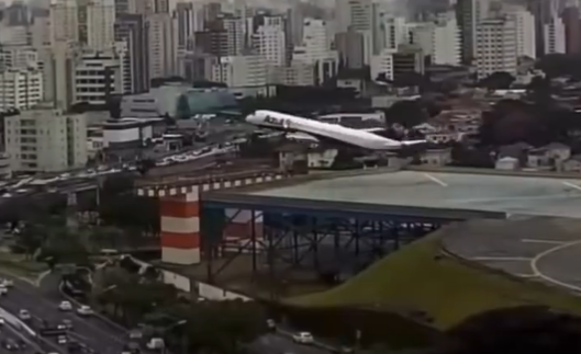 L'avion a utilisé la quasi-totalité de la piste de décollage avant de finalement s'envoler (capture d'écran). YouTube/ GolfOscarRomeo