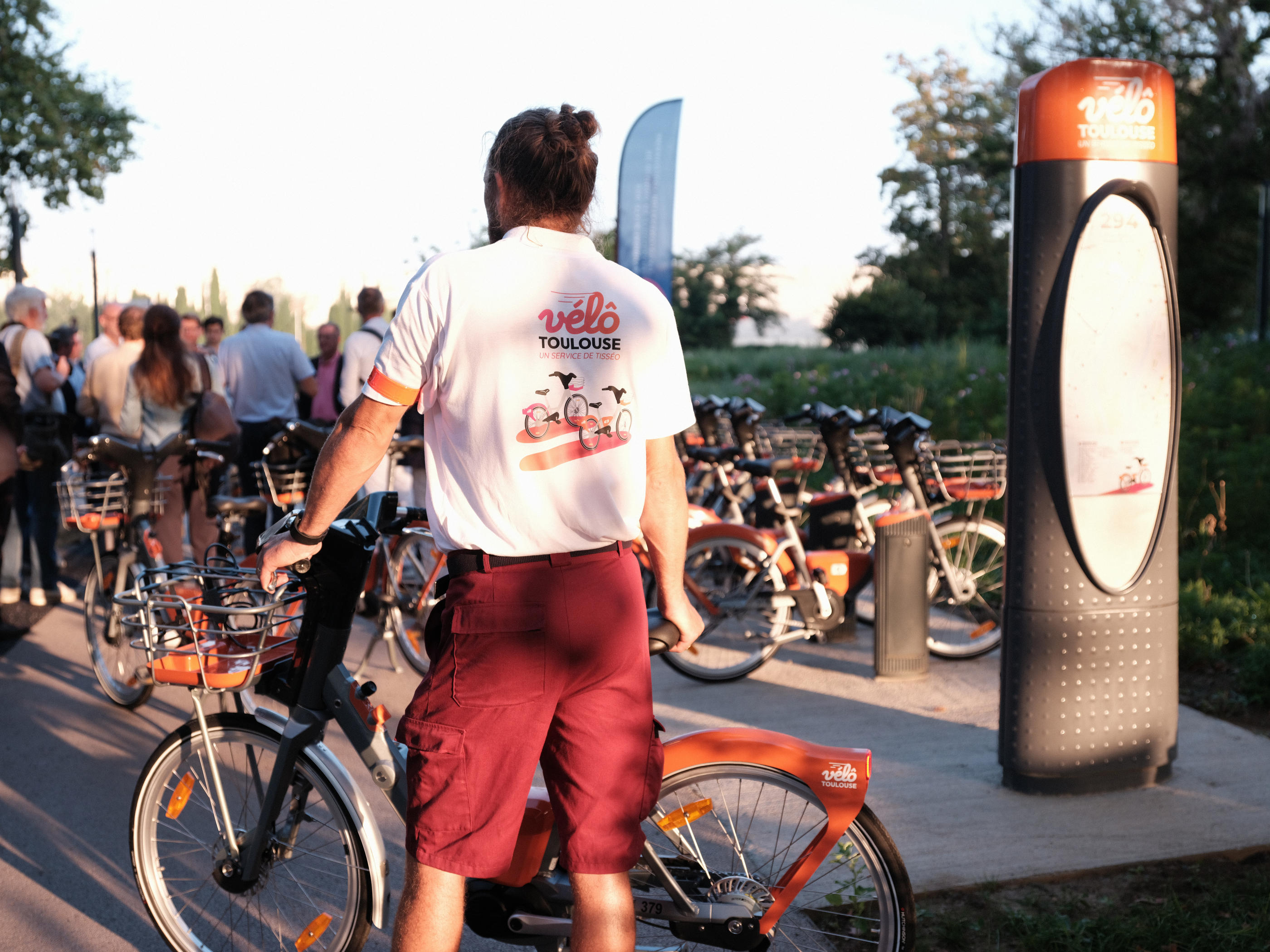 Les vélôToulouse disposent désormais de 400 stations et sont au nombre de 3 300 vélos, dont 50 % à Assistance Électrique de couleur orange et 50 % des vélos classiques de couleur rose. LP/Rémy Gabalda