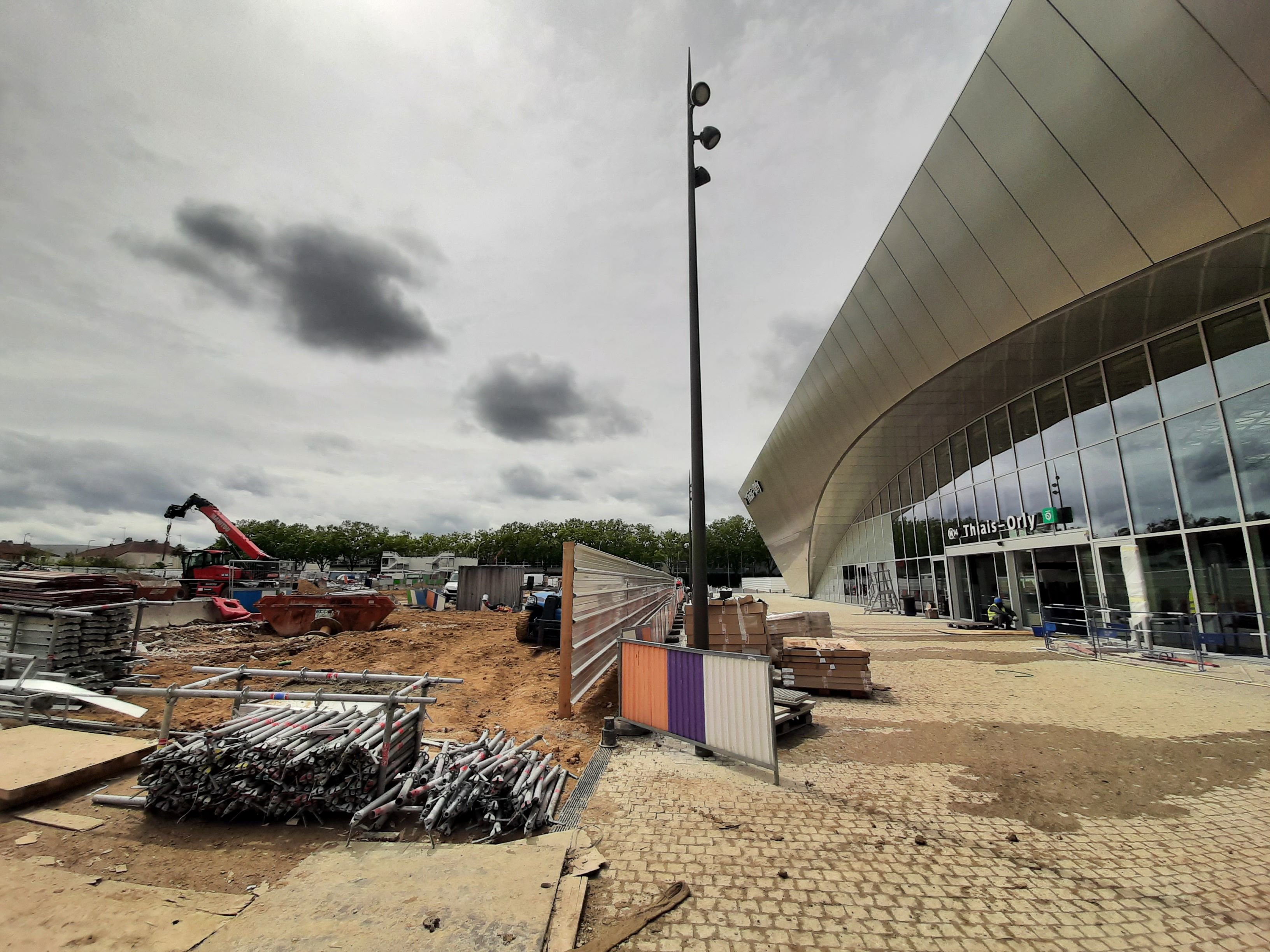 Thiais (Val-de-Marne), le 17 juin 2024. La gare Thiais - Orly de la ligne 14 du métro ouvre dans un quartier encore en devenir. LP/Marine Legrand