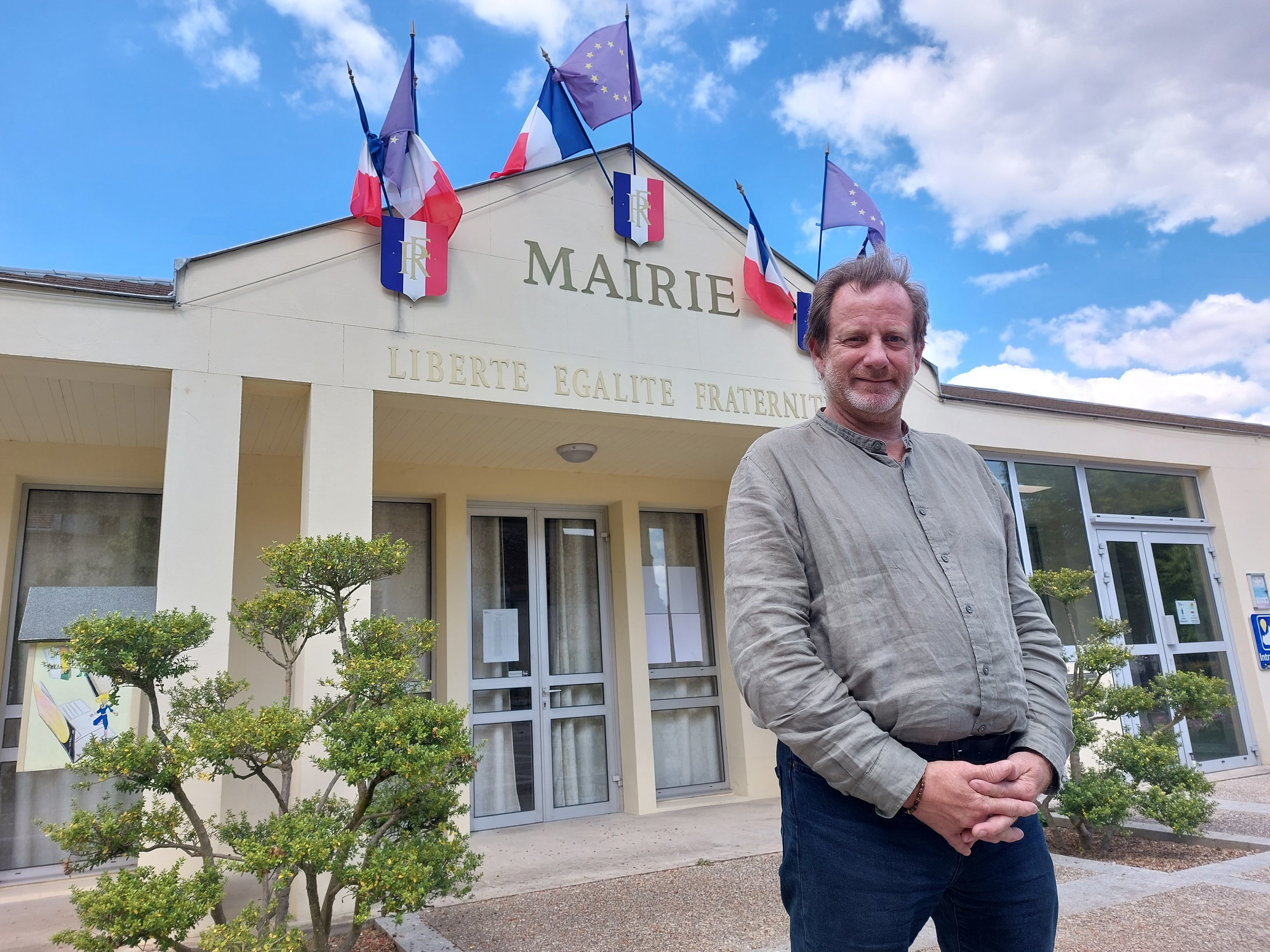 Saint-Pathus, mardi 25 juin 2024. Les gendarmes ont mené des perquisitions ce mardi : d'abord au domicile du maire Jean-Benoît Pinturier (SE), puis à la mairie. LP/Thomas Segissement