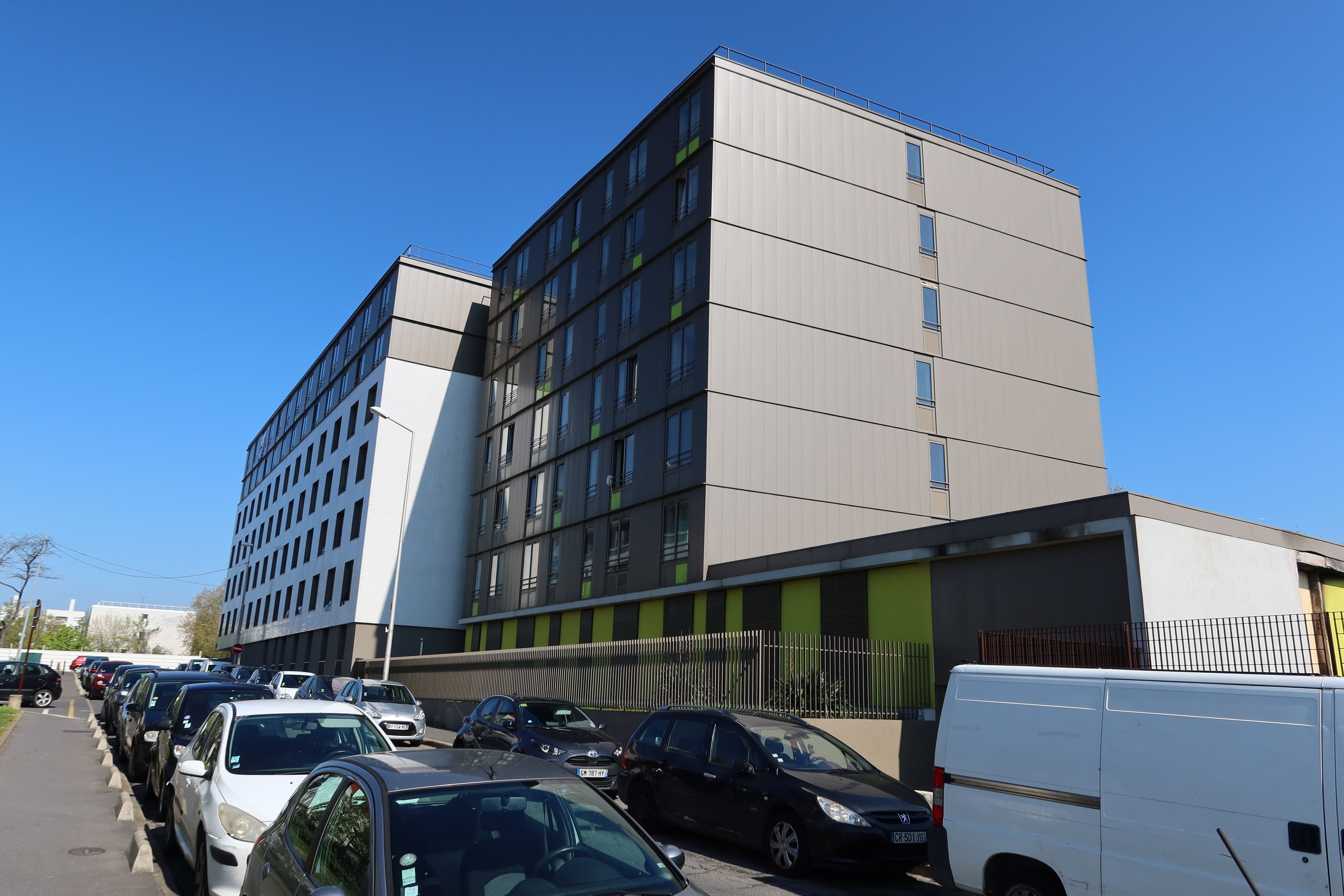 Aulnay-sous-Bois, le 19 avril 2023. La mort de Ridah Achour a profondément choqué le voisinage du foyer Adef du quartier des 3 000. LP/Alexandre Arlot