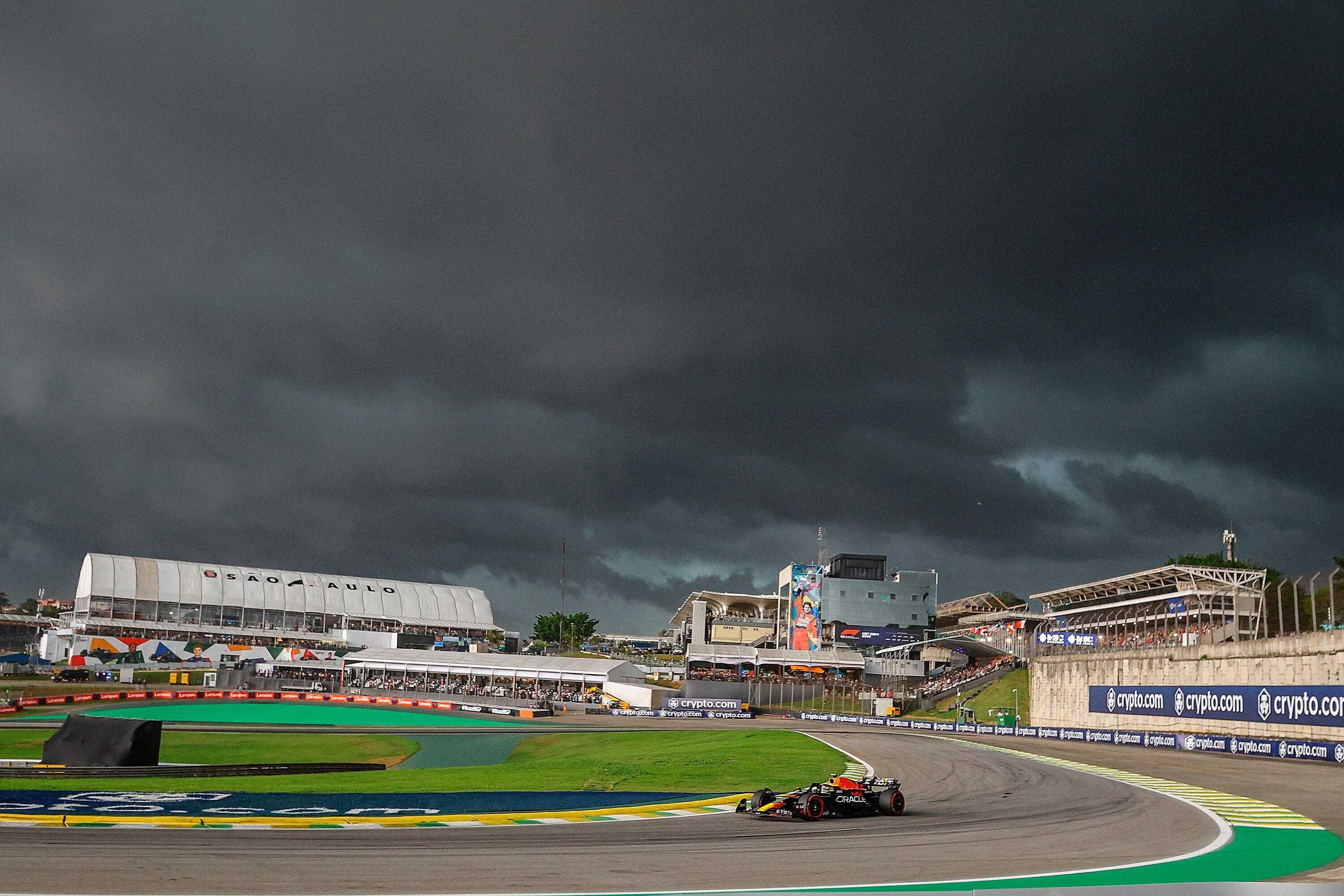 Une tempête a touche le circuit d'Interlagos, dans la nuit de vendredi à samedi au Brésil.  Icon sport