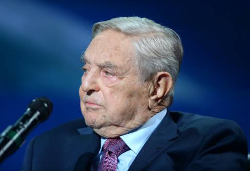 Le milliardaire George Soros et son fils Alexander Soros sont régulièrement la cible de théories complotistes. AFP/Riccardo Savi