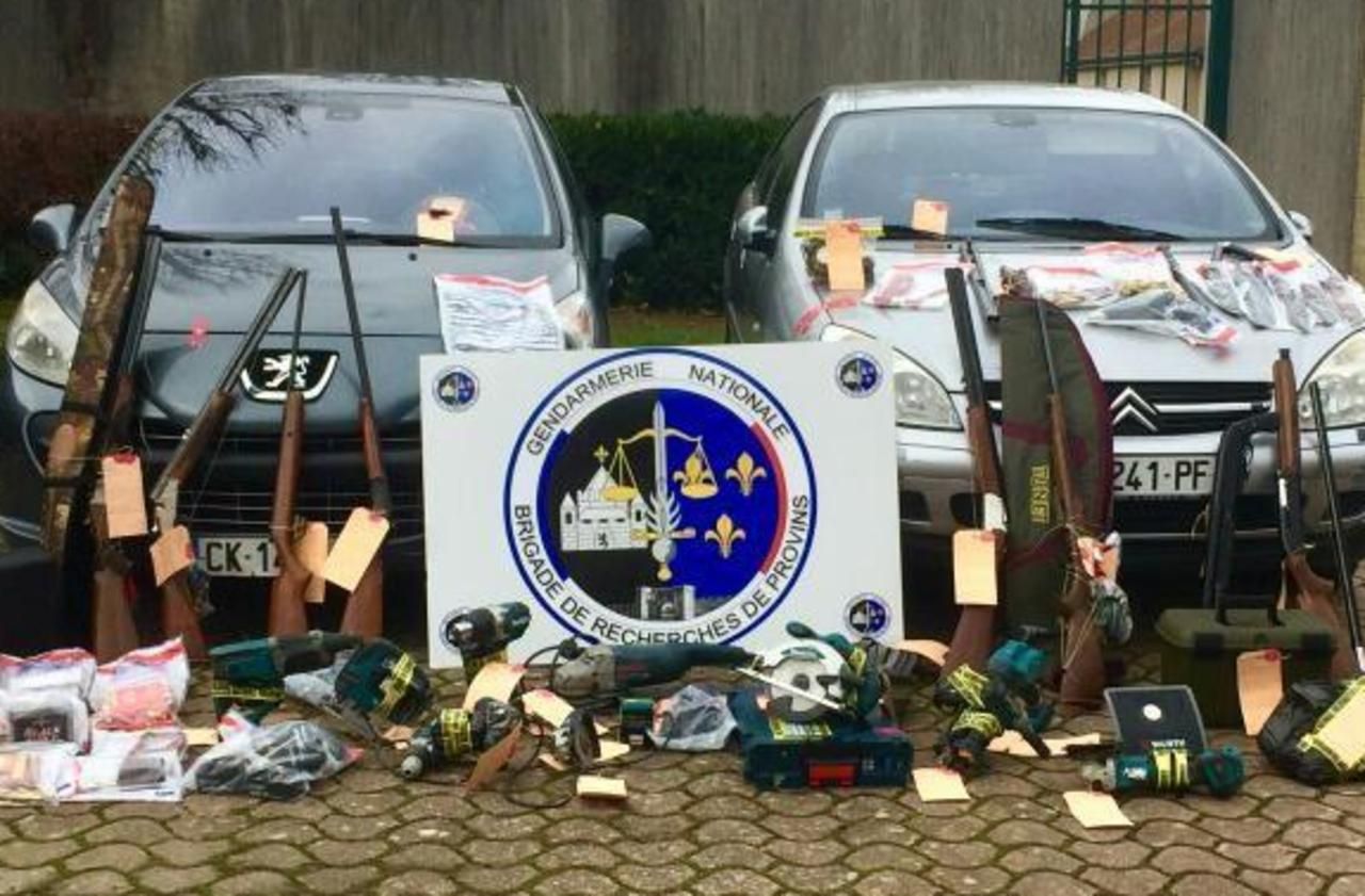 <b></b> Lors des perquisitions chez les deux suspects, les gendarmes de Seine-et-Marne ont retrouvé une dizaine d’armes de chasse volées.