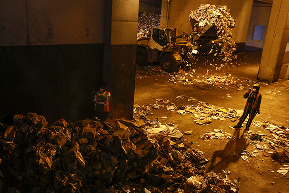 Le centre de tri du XVIIe arrondissement traite environ 45000 t de déchets recyclables par an. LP/Olivier Corsan