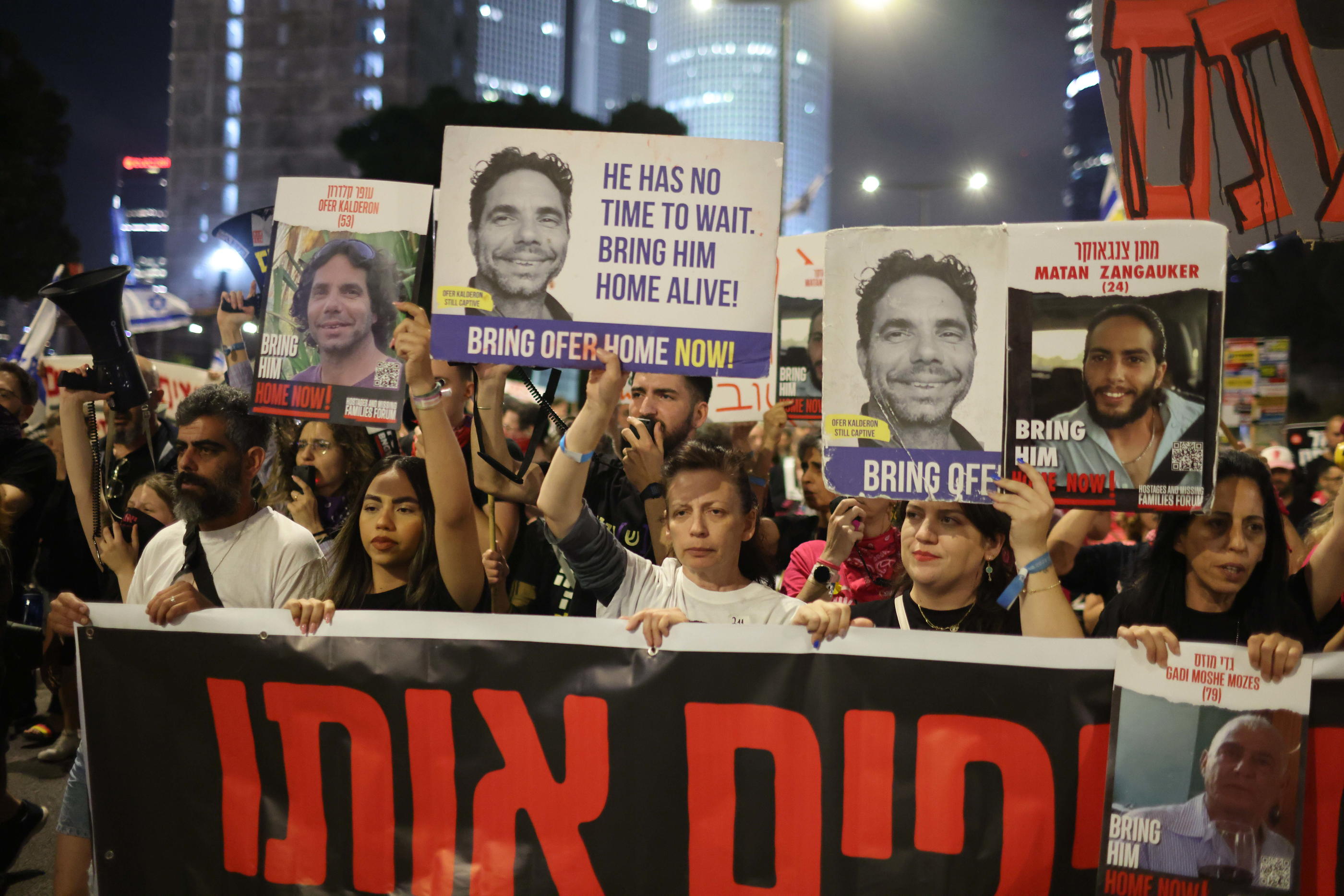 A Tel Aviv, des manifestations ont lieu chaque semaine pour exiger du gouvernement israélien la conclusion d'un accord pour obtenir le retour des otages. Ilia Yefimovich/dpa/Icon Sport