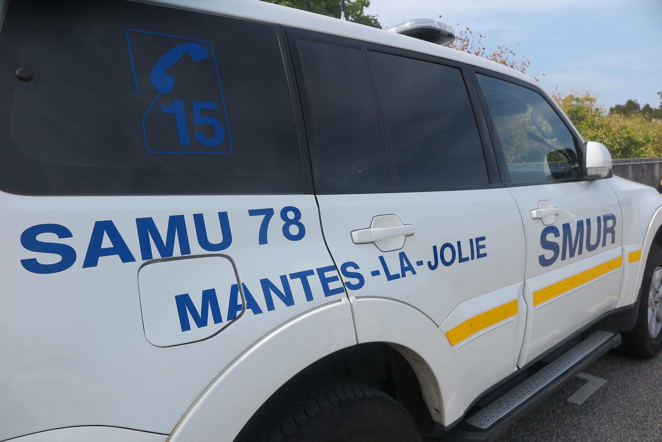 Mantes-la-Jolie (Yvelines). Le Service mobile d'urgence et de réanimation (SMUR) est intervenu pour venir en aide aux blessés. LP/V.W