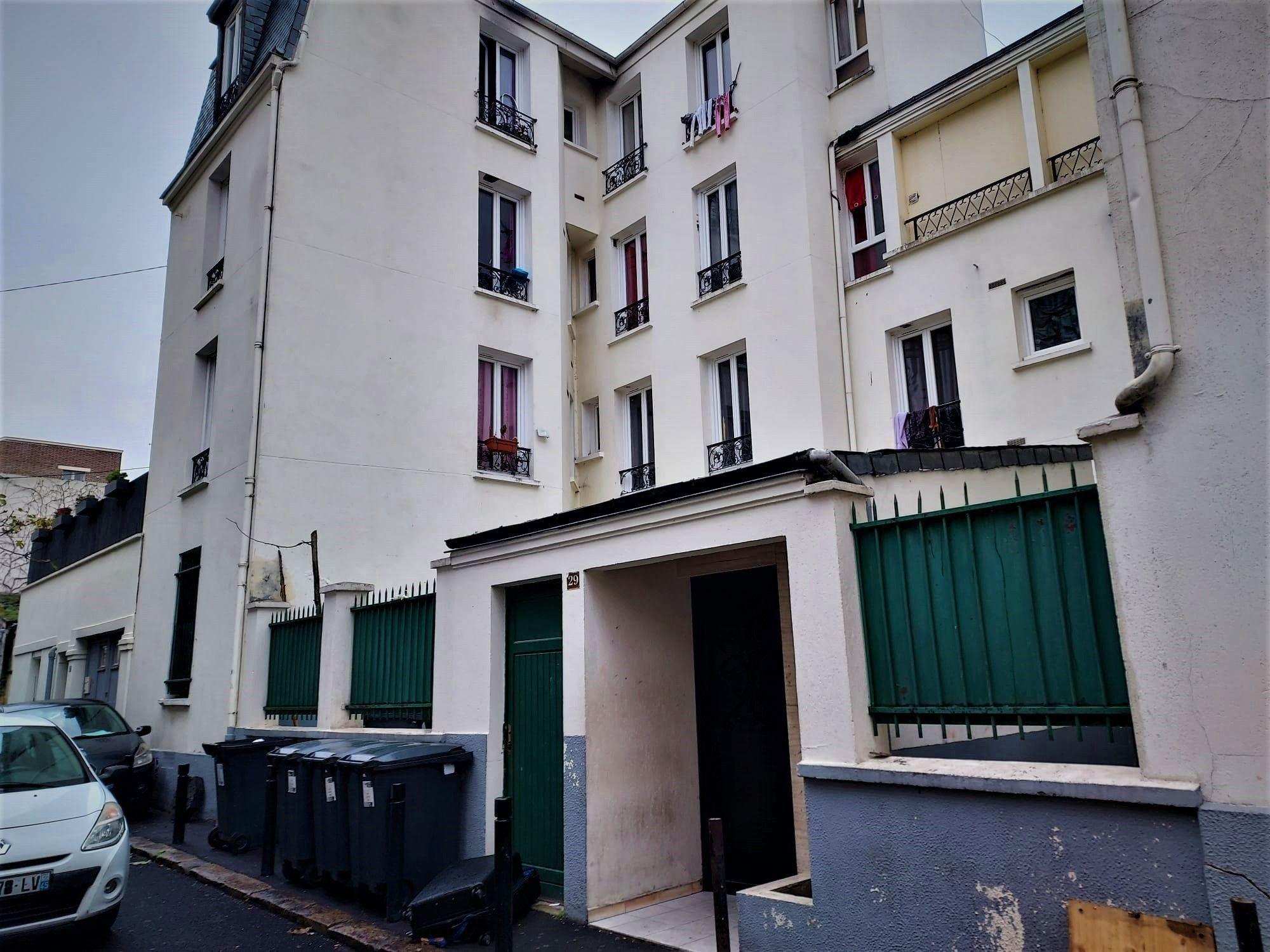 Saint-Ouen (Seine-Saint-Denis), novembre 2022. L’enquête a révélé que douze appartements de la « villa Biron », du nom de la rue où se situe cet immeuble, avaient été aménagés en chambres de passe. LP/Anthony Lieures