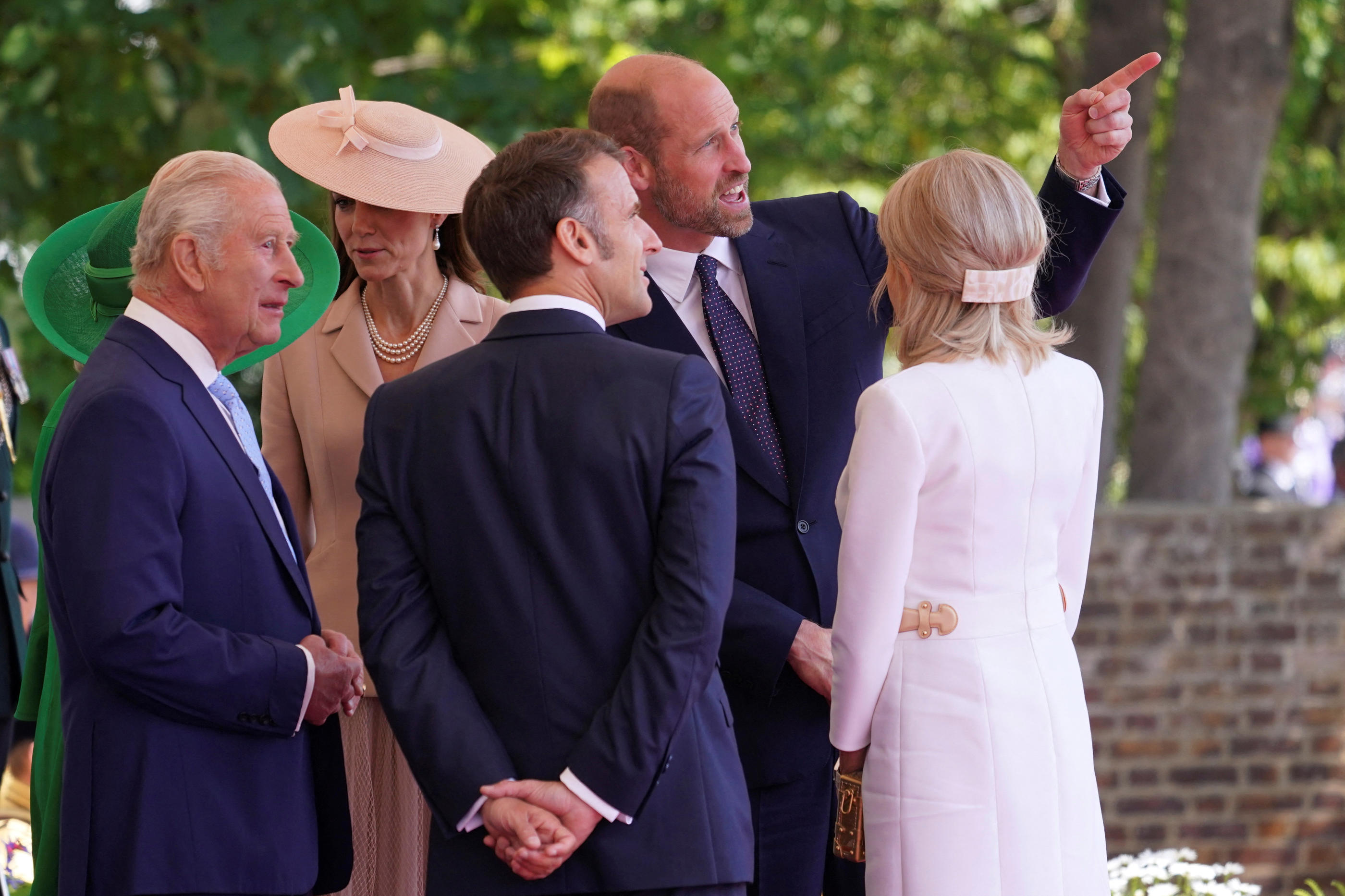 Brigitte et Emmanuel Macron seuls - numéro 3860