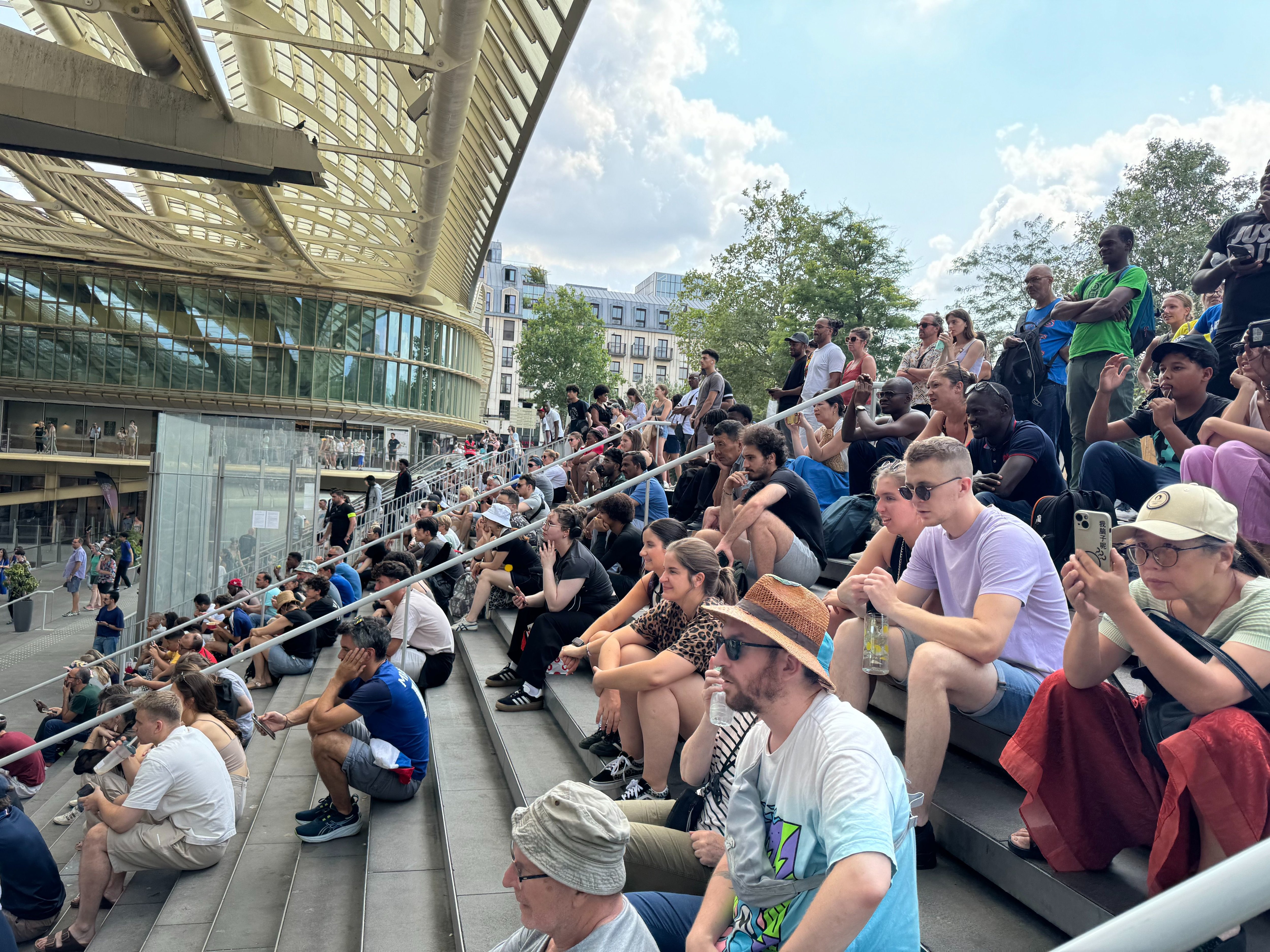 Un petit stade des JO aux Halles Adidas installe Ground Paris le theatre des disciplines urbaines Le Parisien