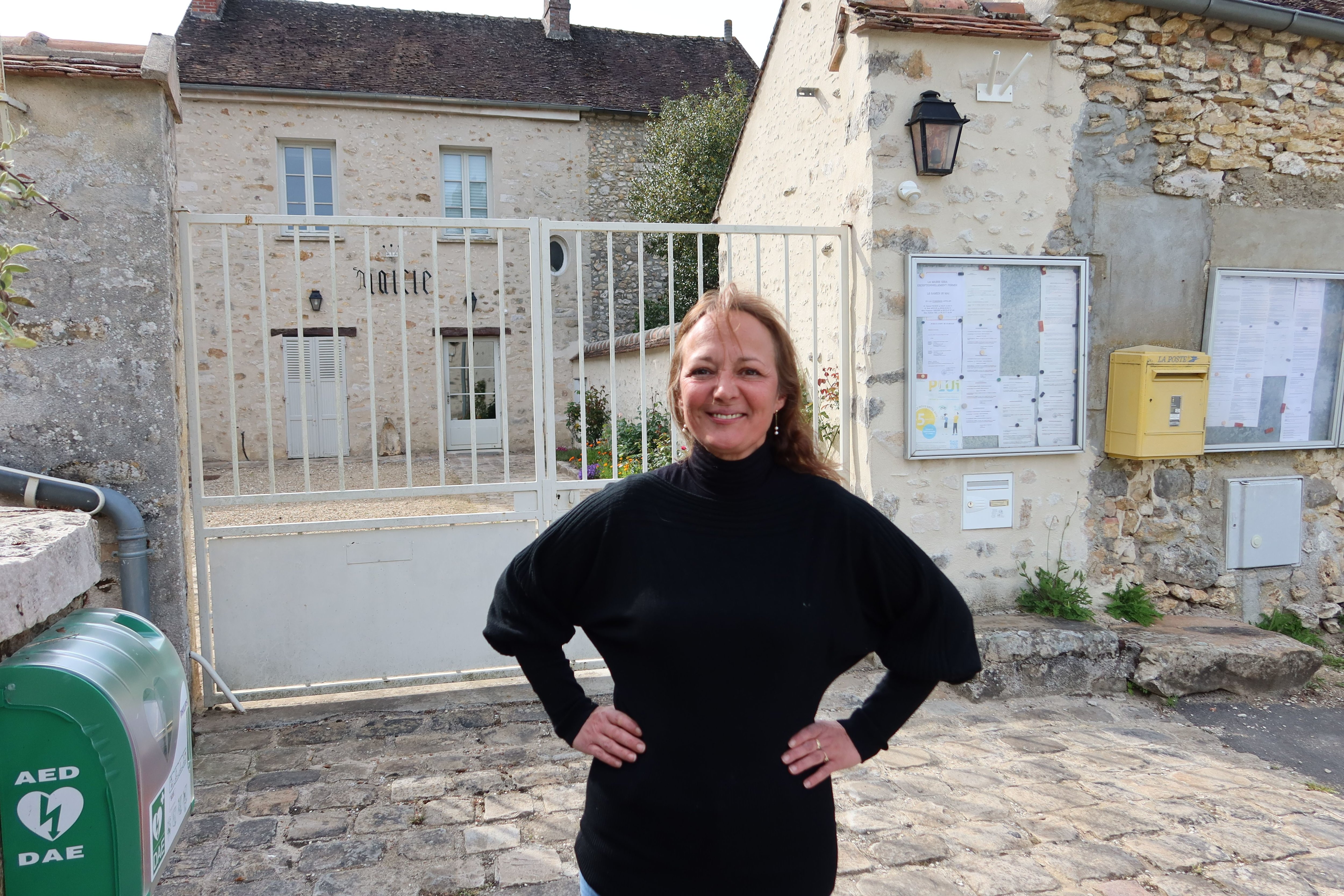 Boissy-aux-Cailles, 18 mai 2023. Karine se dit "épanouie"  grâce à son emploi à la mairie de Boissy-aux-Cailles. LP/Sophie Bordier
