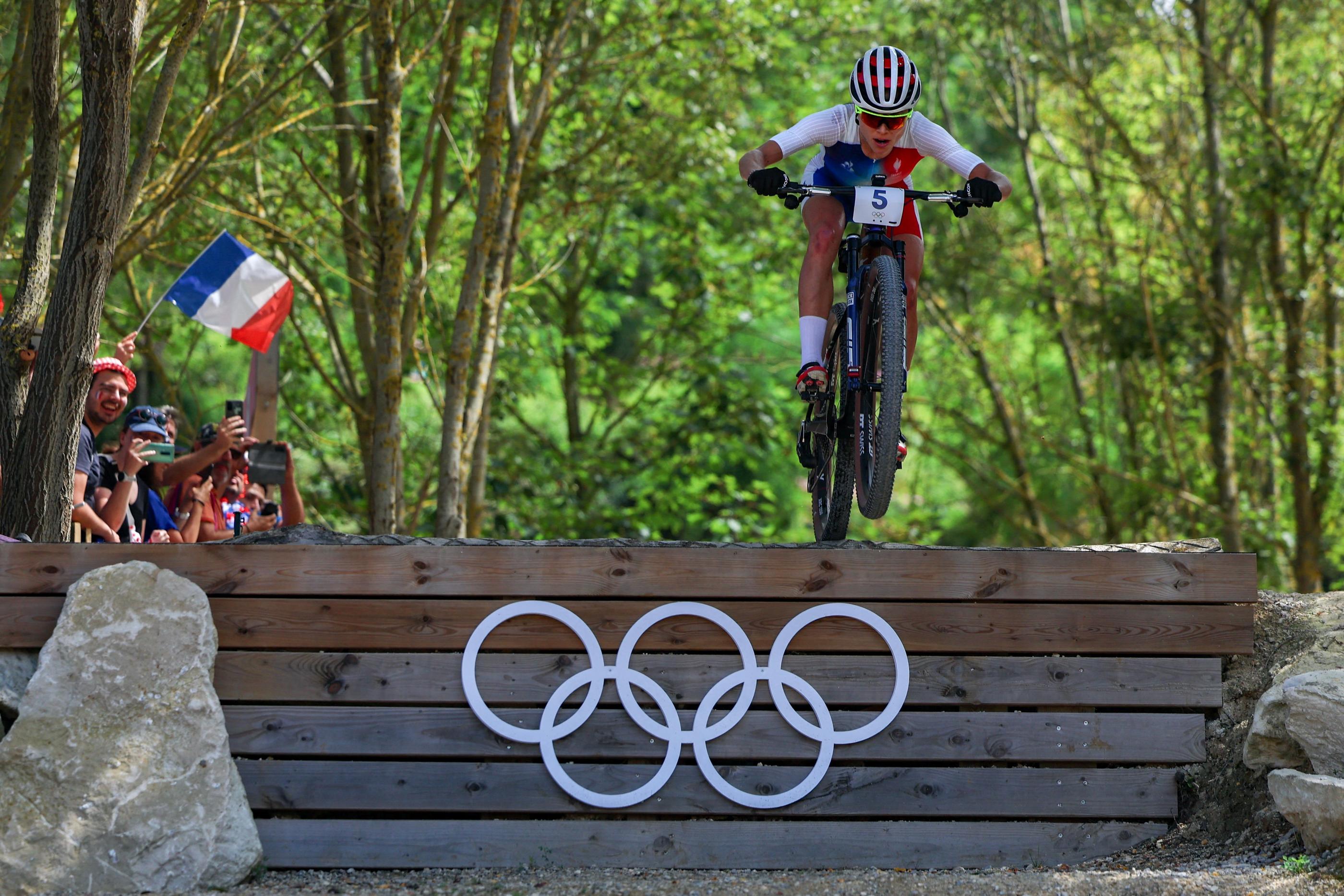 La Française participait à l'épreuve olympique de VTT sur la colline d’Élancourt (Yvelines). AFP/Emmanuel DUNAND