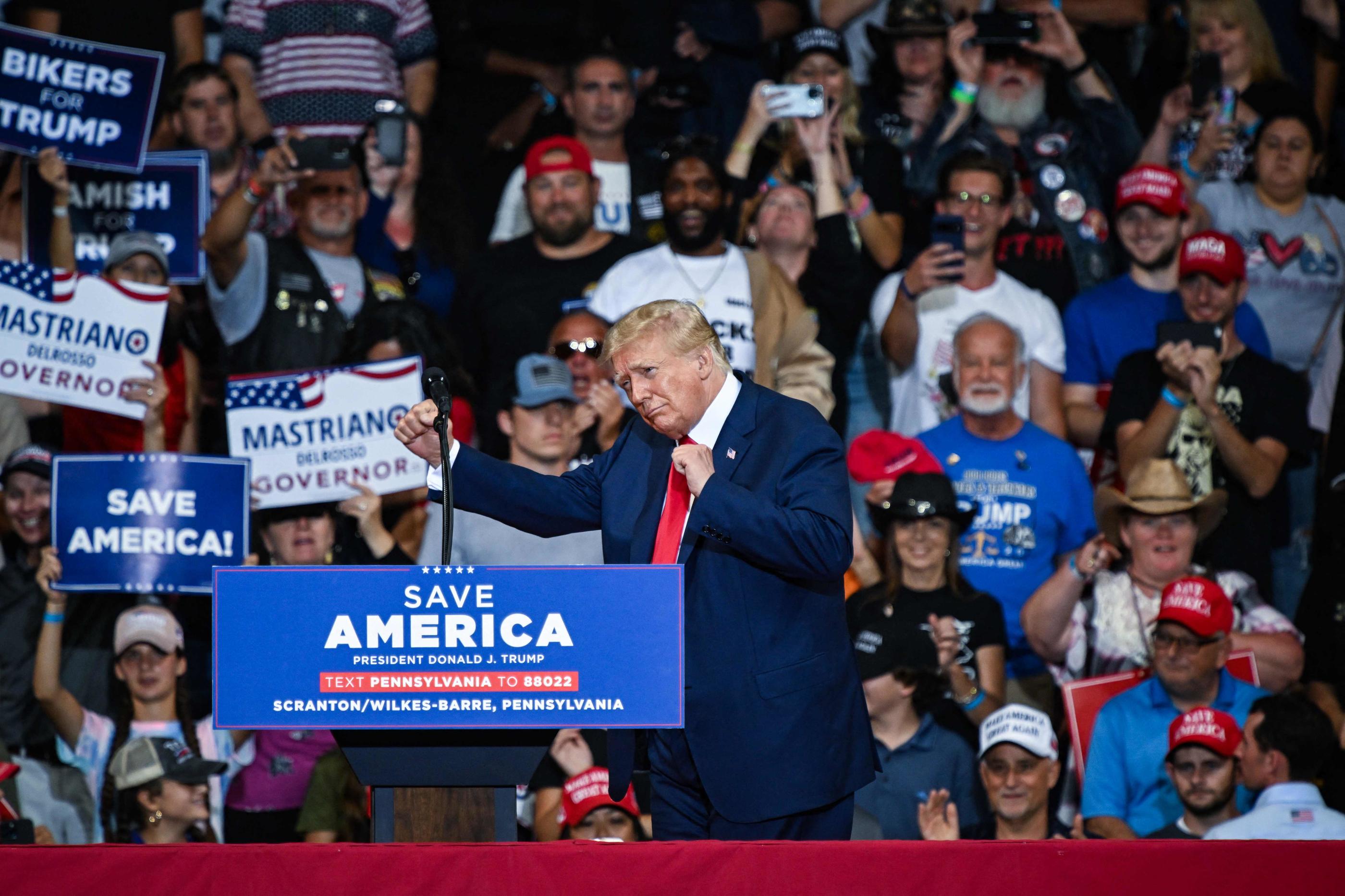 Donald Trump a participé à un meeting en Pennsylvanie pour soutenir le candidat républicain Mehmet Oz aux élections de mi-mandat. AFP/Ed JONES