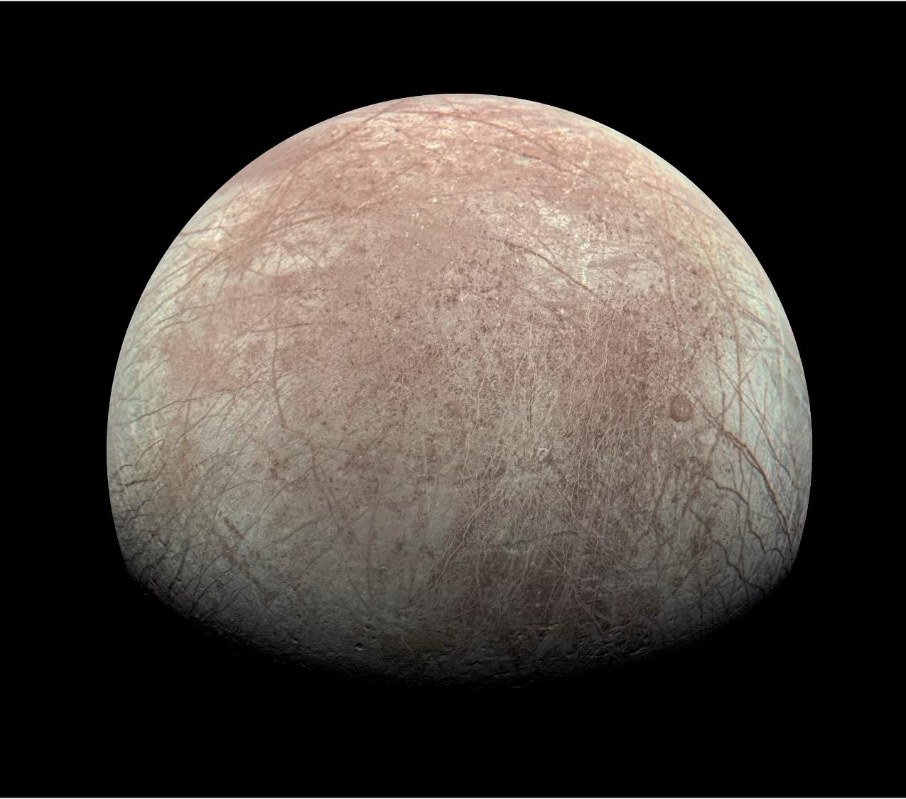 Europa Clipper abordera en mars 2031 l'un des principaux satellites de Jupiter, Europe, un « monde-océan » dont on suspecte qu’il abrite des formes de vie primitives. NASA/JPL-Caltech/SwRI/MSSS