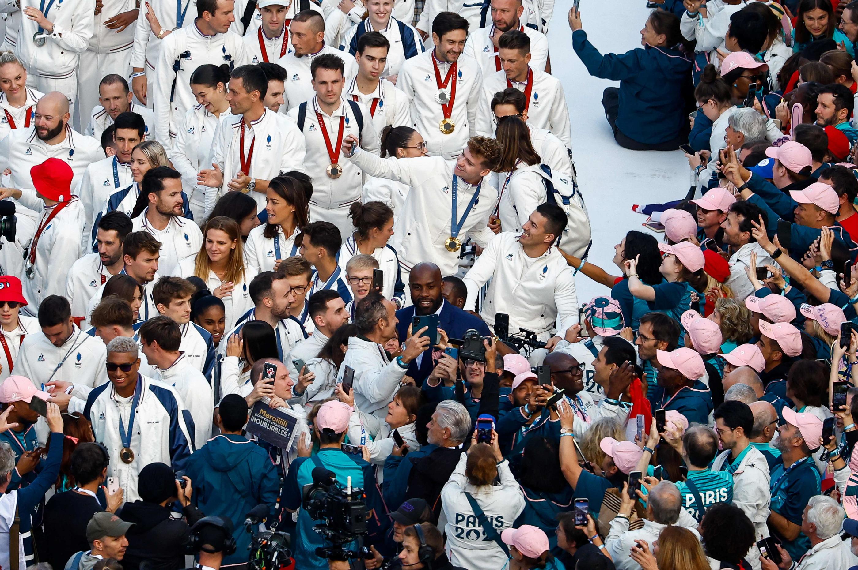 70 000 spectateurs ont pu communier avec les champions des Jeux. AFP/Pool/Gonzalo Fuentes