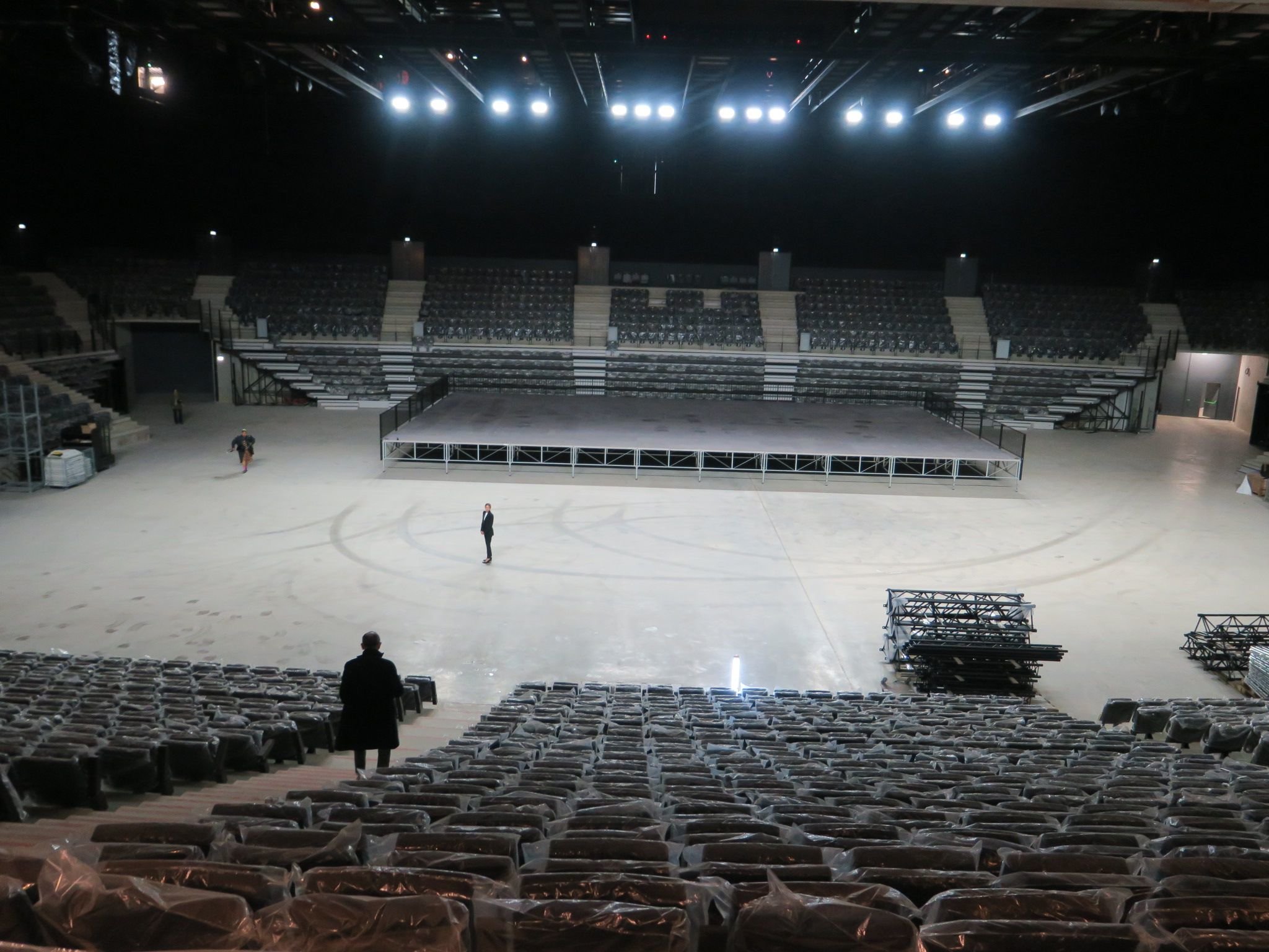 Tremlay-en-France, ce 25 avril. Une visite de l'Arena Grand Paris était organisée ce jeudi. La grande salle a été configurée à 360 degrés, totalement modulable, elle peut accueillir jusqu'à 7000 personnes. LP/ Anthony Lieures