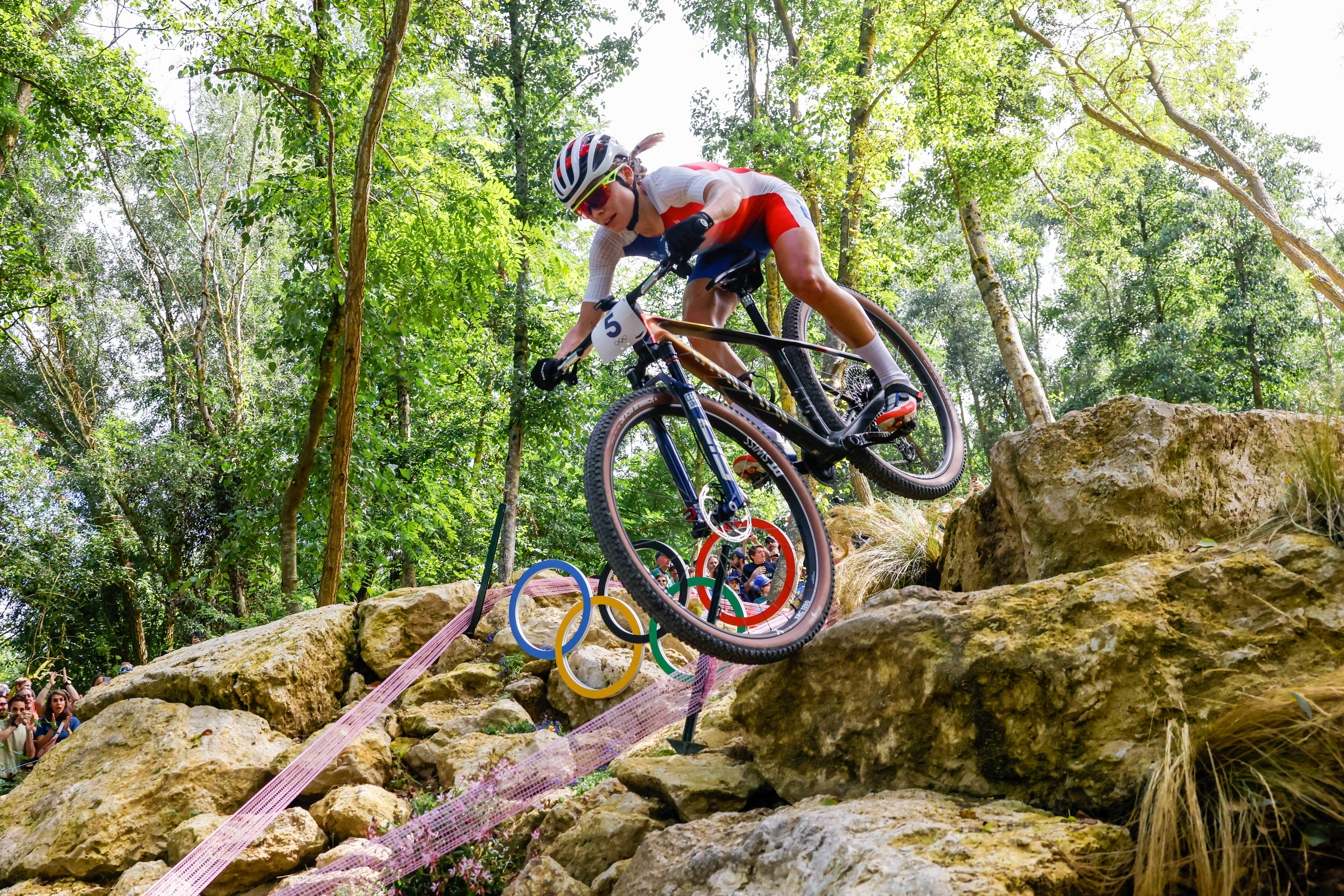 Loana Lecomte a lourdement chuté et dû être évacuée sur civière dimanche lors de l'épreuve de VTT. LP/Olivier Corsan