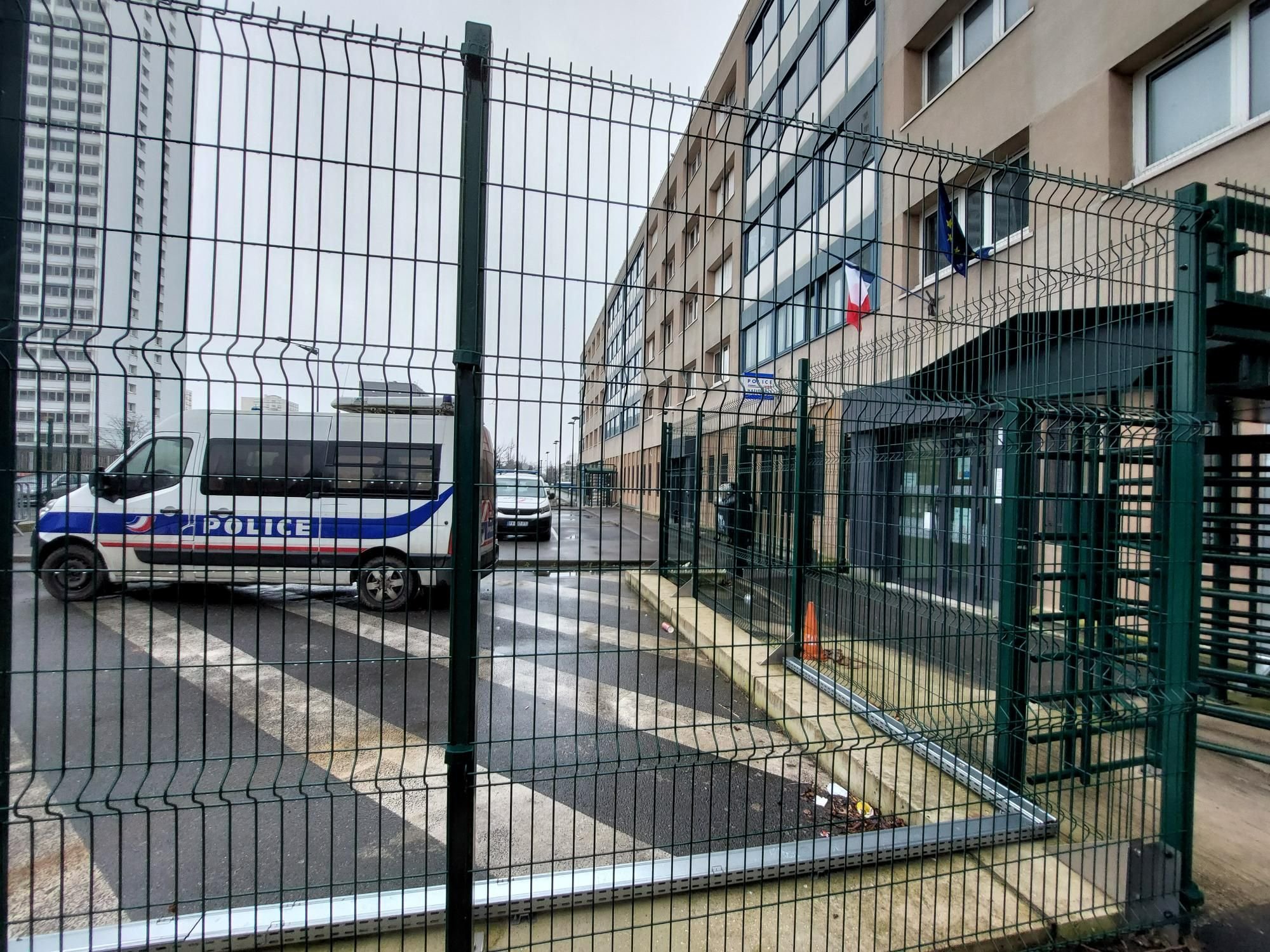 Le commissariat de Champigny (Val-de-Marne), situé dans le quartier prioritaire du Bois-l'Abbé, classé quartier de reconquête républicaine, fait face à un manque d'effectifs criant. LP/Laure Parny