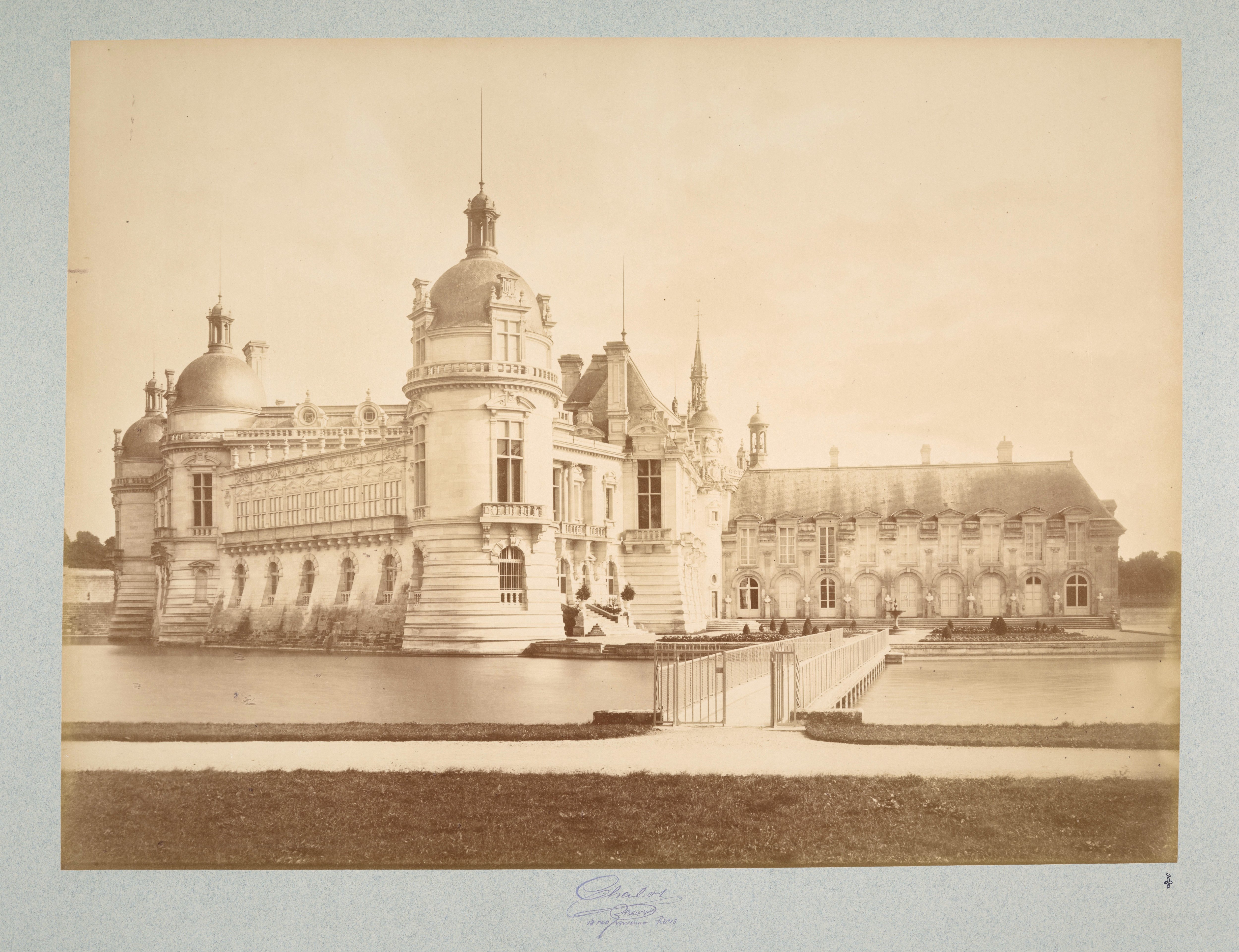 Le château de Chantilly après sa reconstruction, 1885. /Chantilly, musée Condé, PH-130.