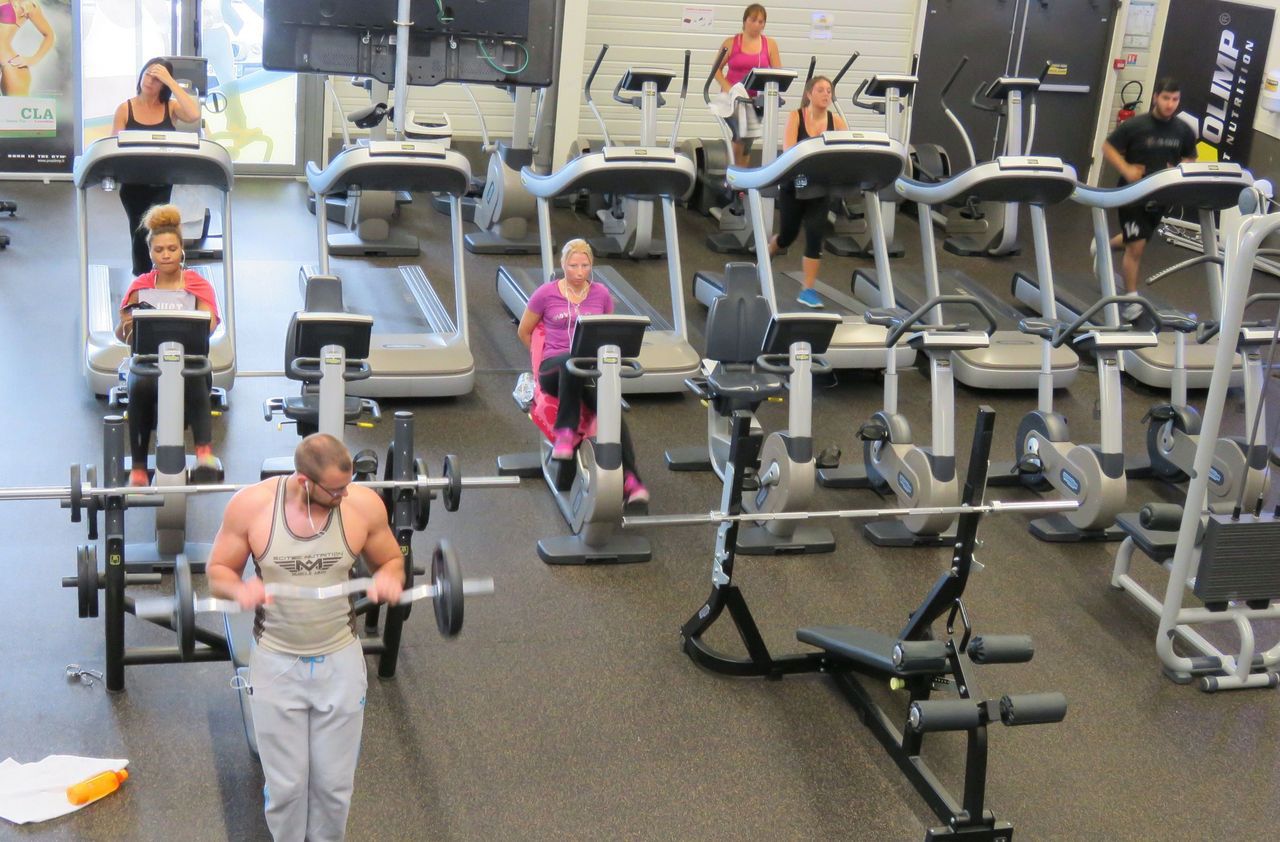 <b></b> Pour respecter les distanciations physiques, les appareils des salles de fitness doivent être espacés d’au moins un mètre, selon les professionnels du secteur. 