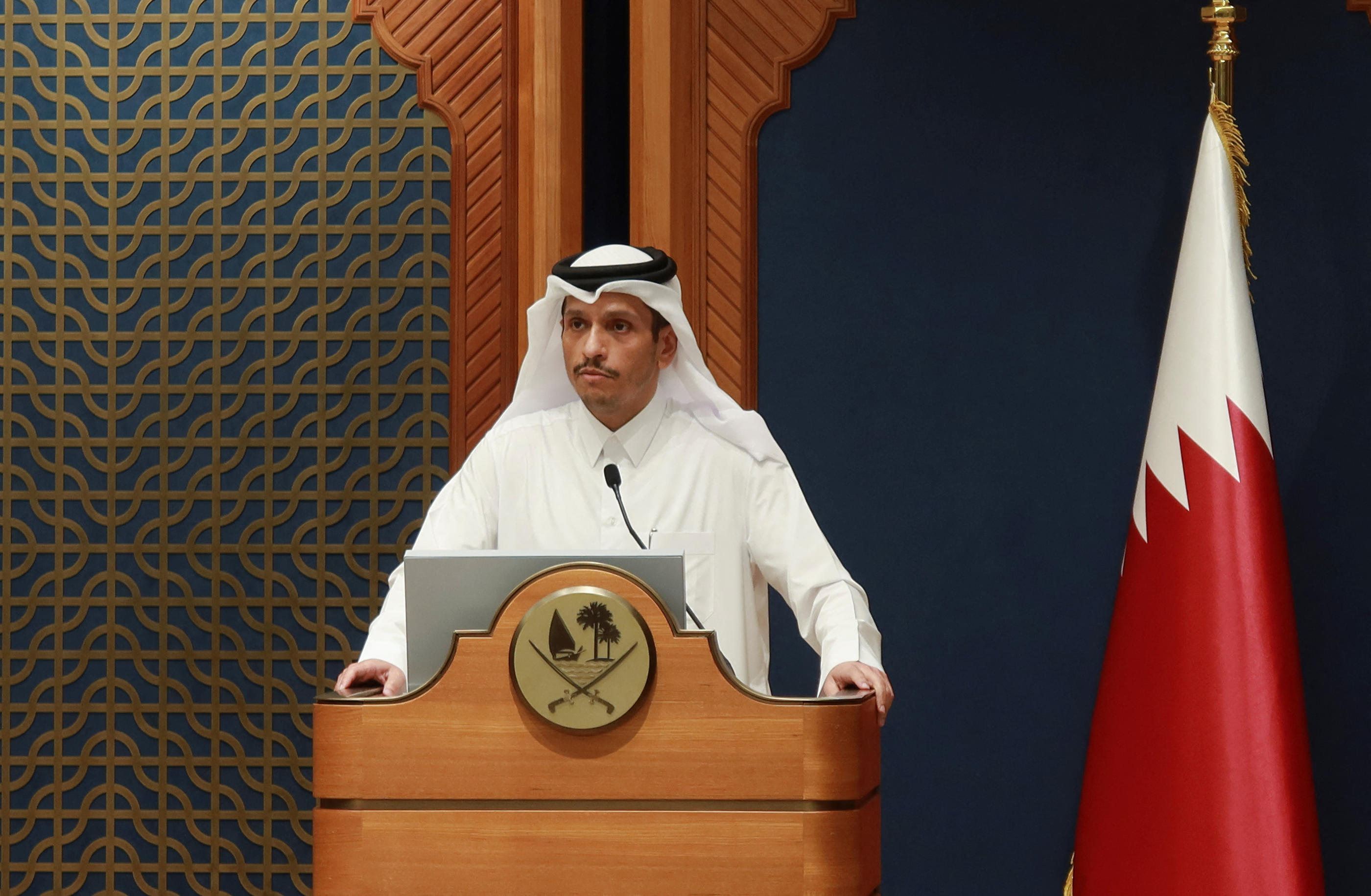 « Les défis qui subsistent dans les négociations sont très mineurs (...) Ils sont plus logistiques, ils sont plus pratiques », a déclaré Mohammed ben Abdelrahmane Al-Thani lors d’une conférence de presse à Doha. REUTERS/Imad Creidi