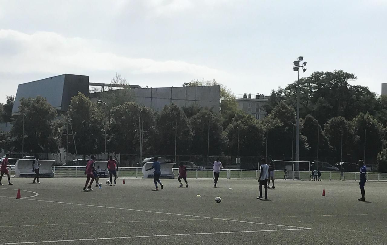 <b></b> À Sarcelles, au centre sportif Nelson Mandela, le club fédérateur s'inquiète de la réduction importante des contrats aidés.  