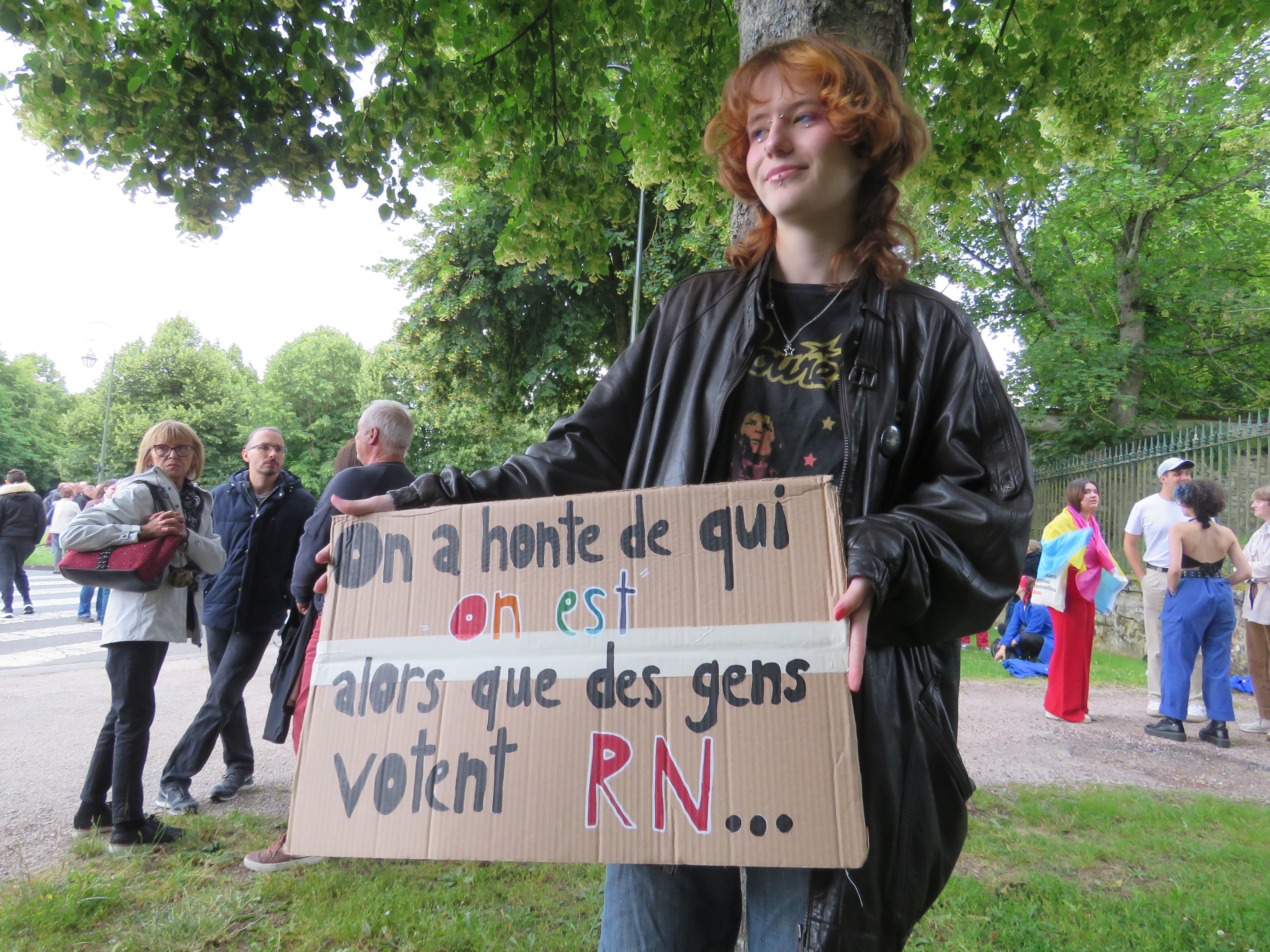 Compiègne, ce samedi. Noah, 18 ans, est un garçon transgenre. Pour lui, la marche des fiertés est un évènement politique "on est juste des humains qui voulons les mêmes droits que les autres." La montée du RN le est pour lui "terrifiant". LP/Stéphanie Forestier