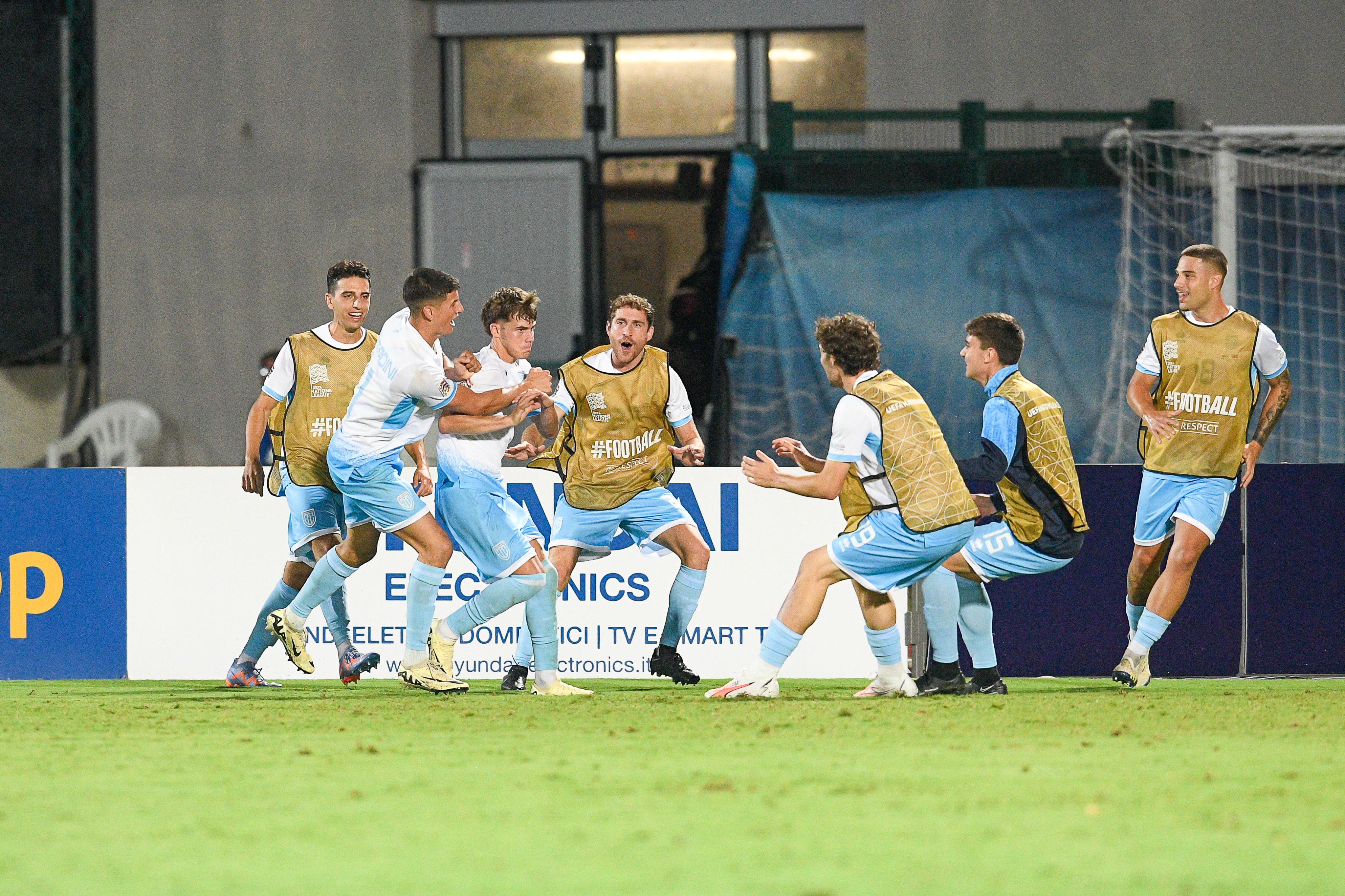 Nicko Sensoli (3e à partir de la gauche) a inscrit le but victorieux avec Saint-Marin ce jeudi. X/@FSGC_official