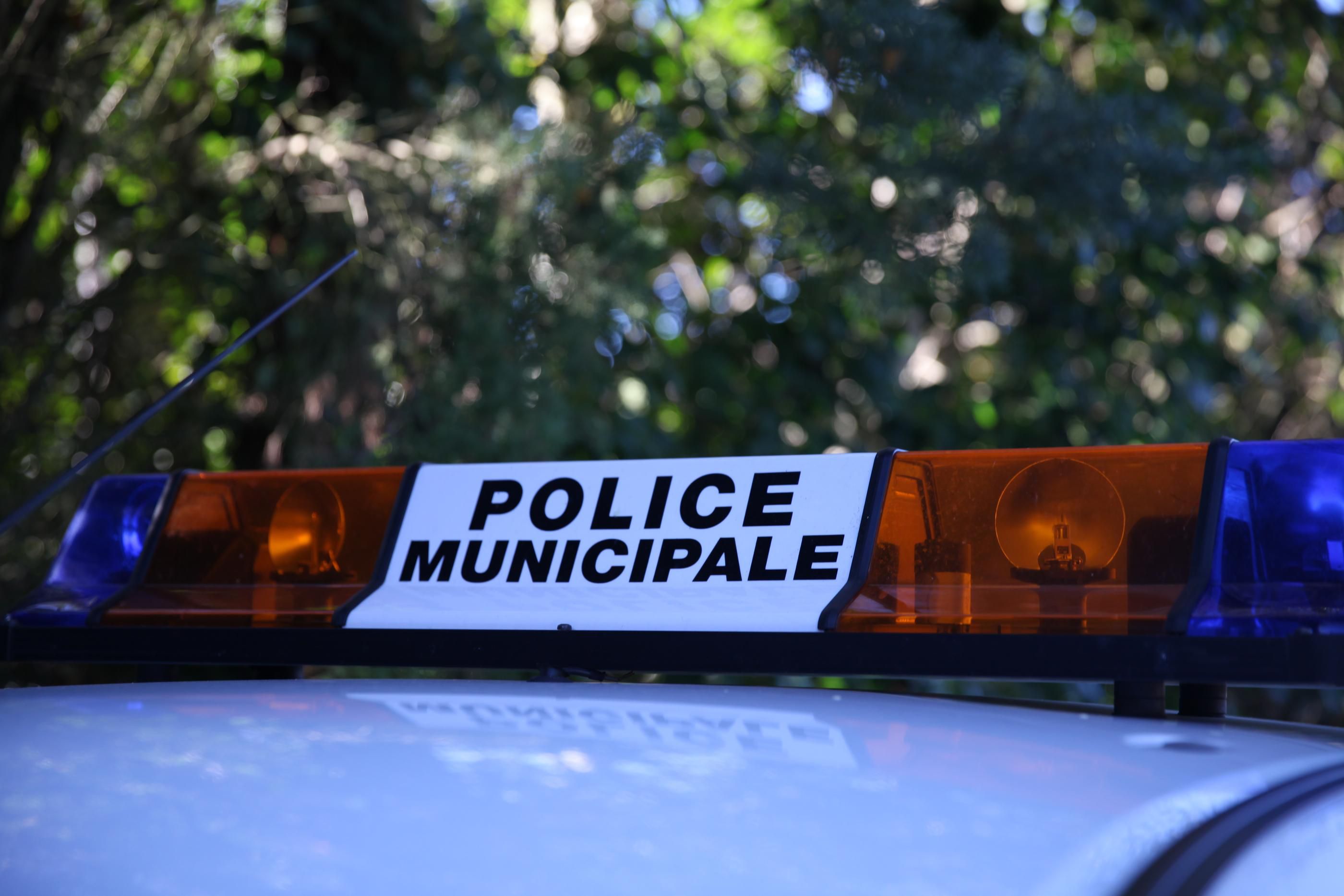 Deux policiers municipaux, mis en cause dans l’accident d’un scooter qui a fait un blessé grave à la suite d’un refus d’obtempérer à Bourges, ont été mis en examen. LP/Olivier Boitet