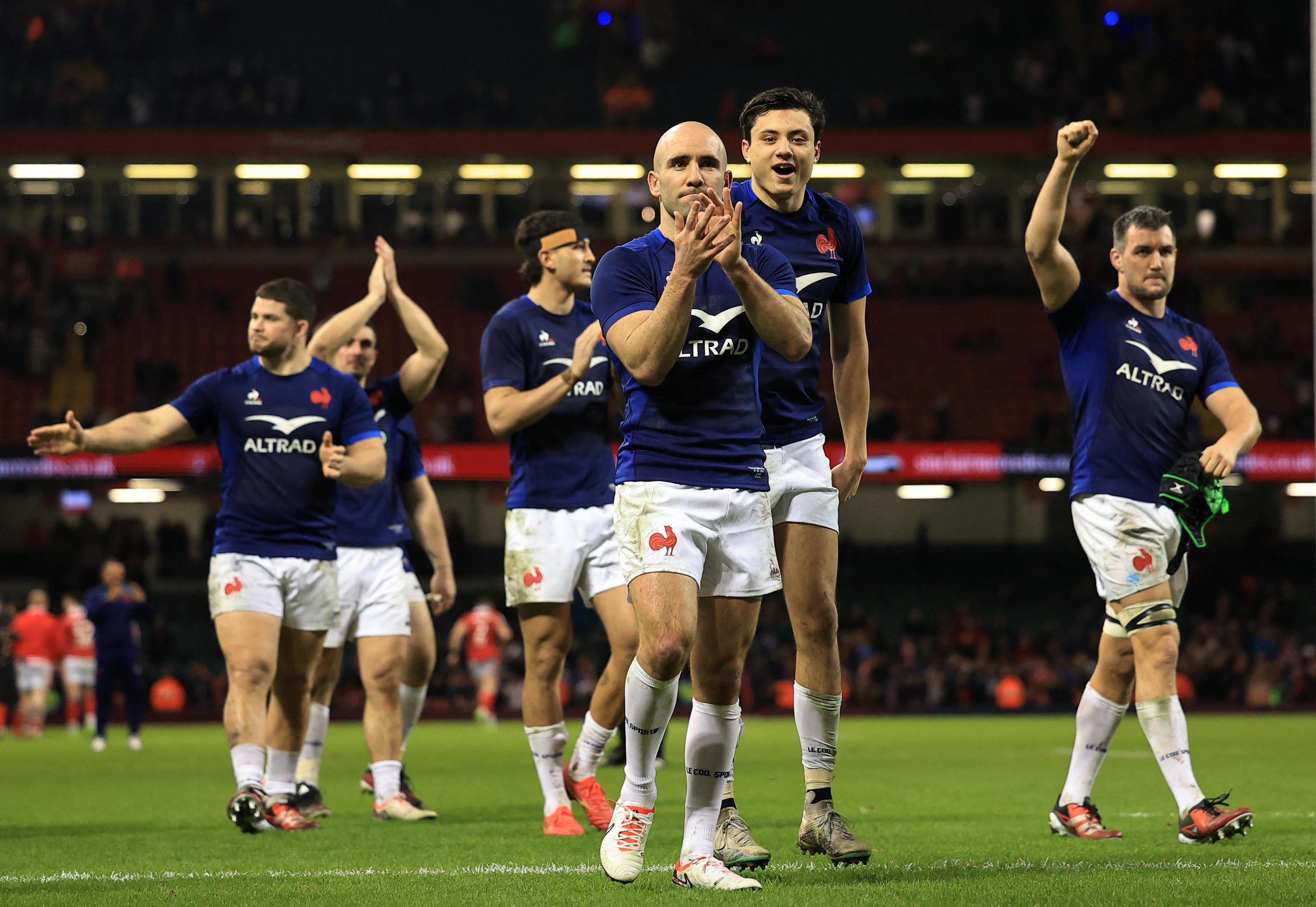 Les Bleus de Maxime Lucu et Louis Bielle-Biarrey (au centre) ont remporté leur deuxième victoire dans le Tournoi des Six Nations. (Action Images via Reuters/Andrew Boyers)