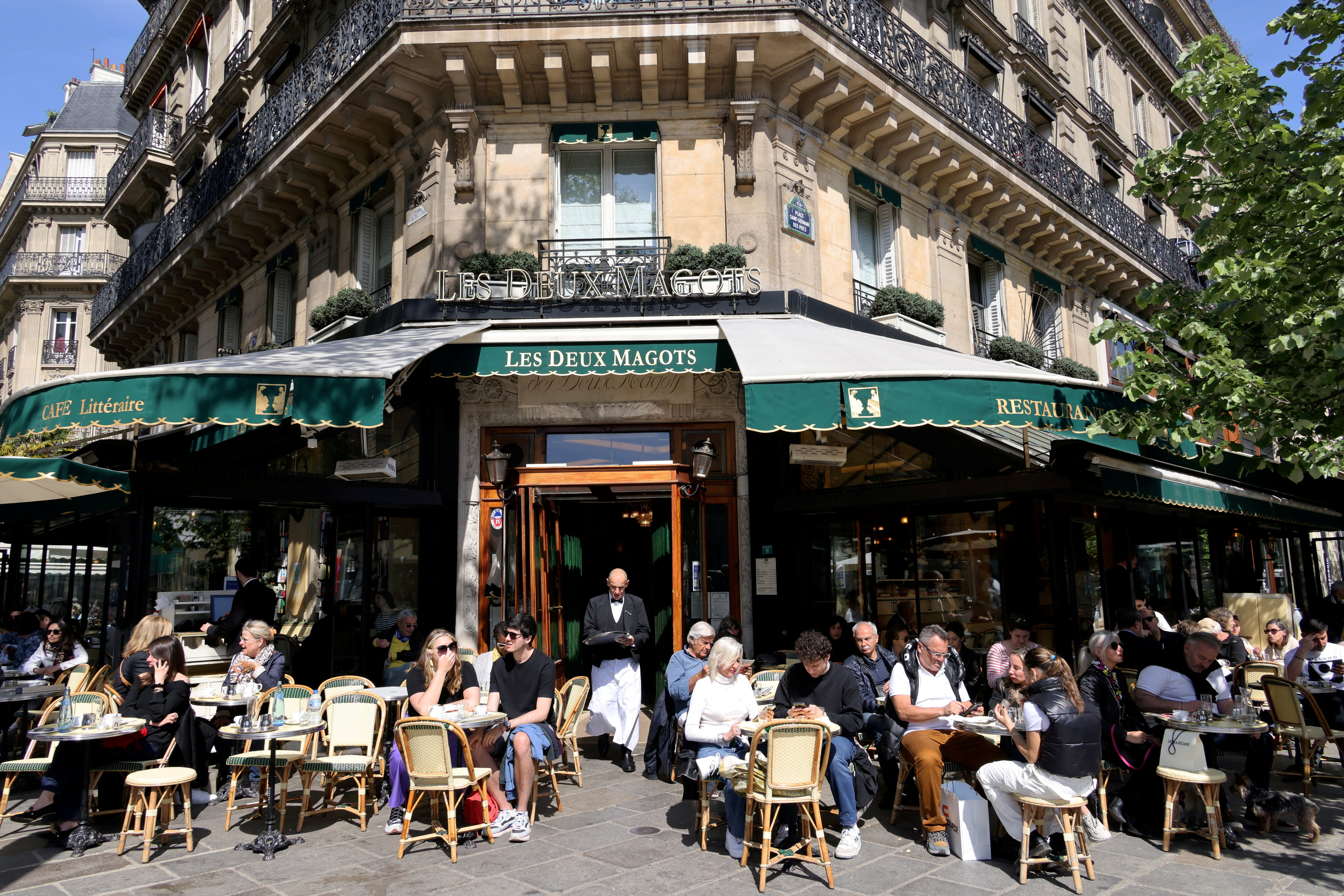 Paris (VIe). Fondée en 1884, la brasserie les Deux Magots est une institution du quartier Saint-Germain-des-Prés. LP/Delphine Goldsztejn