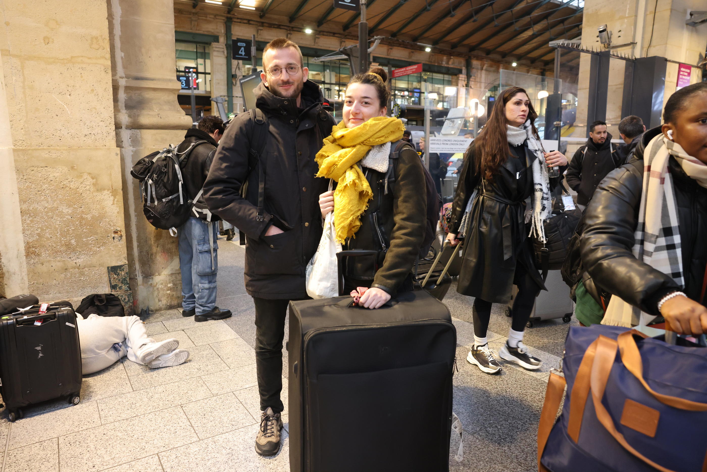 Victimes d'un annulation de train jeudi en début d'après-midi, Charles et Julie ont finalement regagné Paris ce vendredi matin. LP/Olivier Lejeune