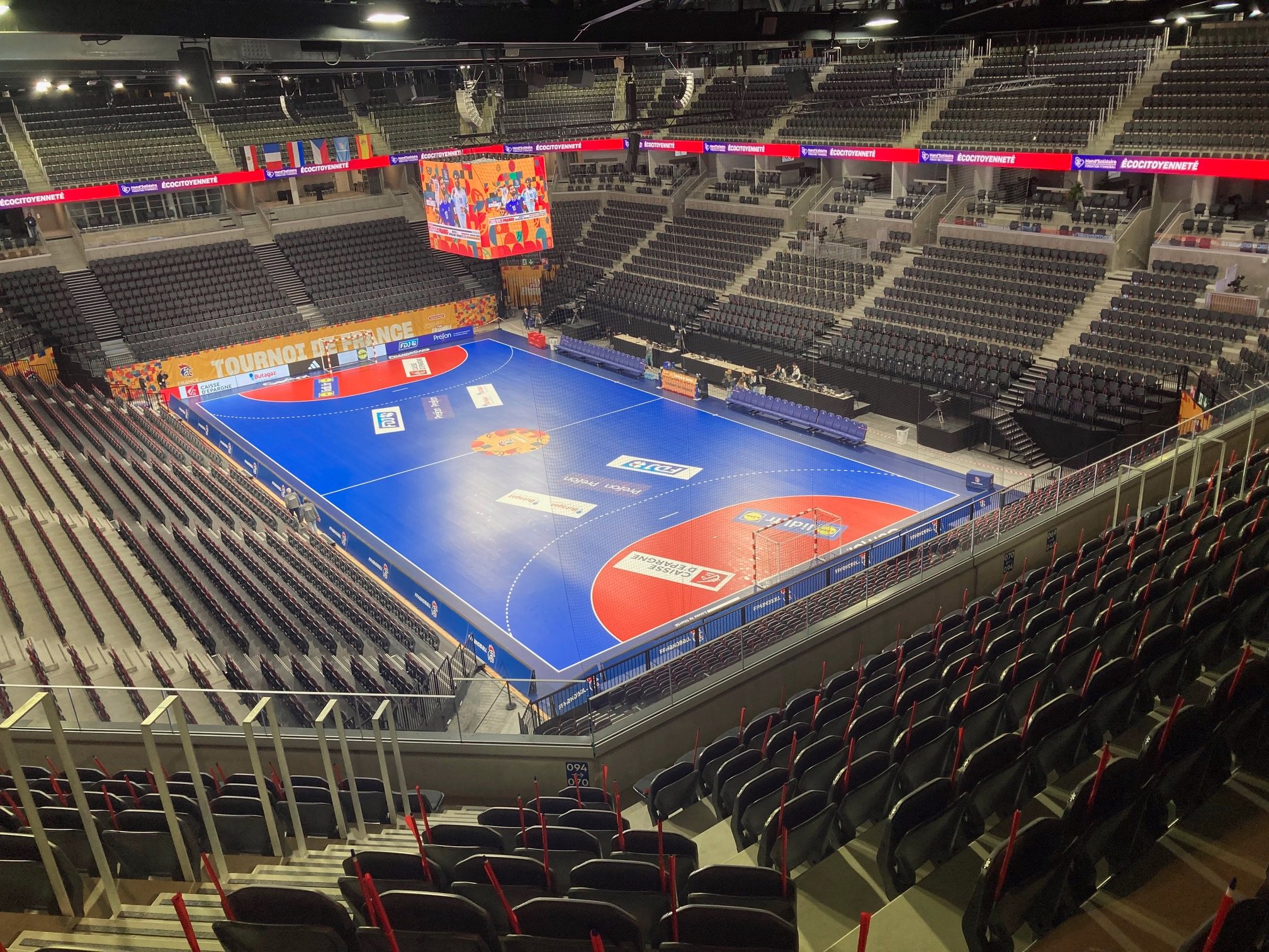 Pour son inauguration, la nouvelle aréna d'Orléans (Loiret), CO'Met, était fin prête à accueillir l'équipe de France de handball devant une salle enthousiaste. LP/Christine Berkovicius