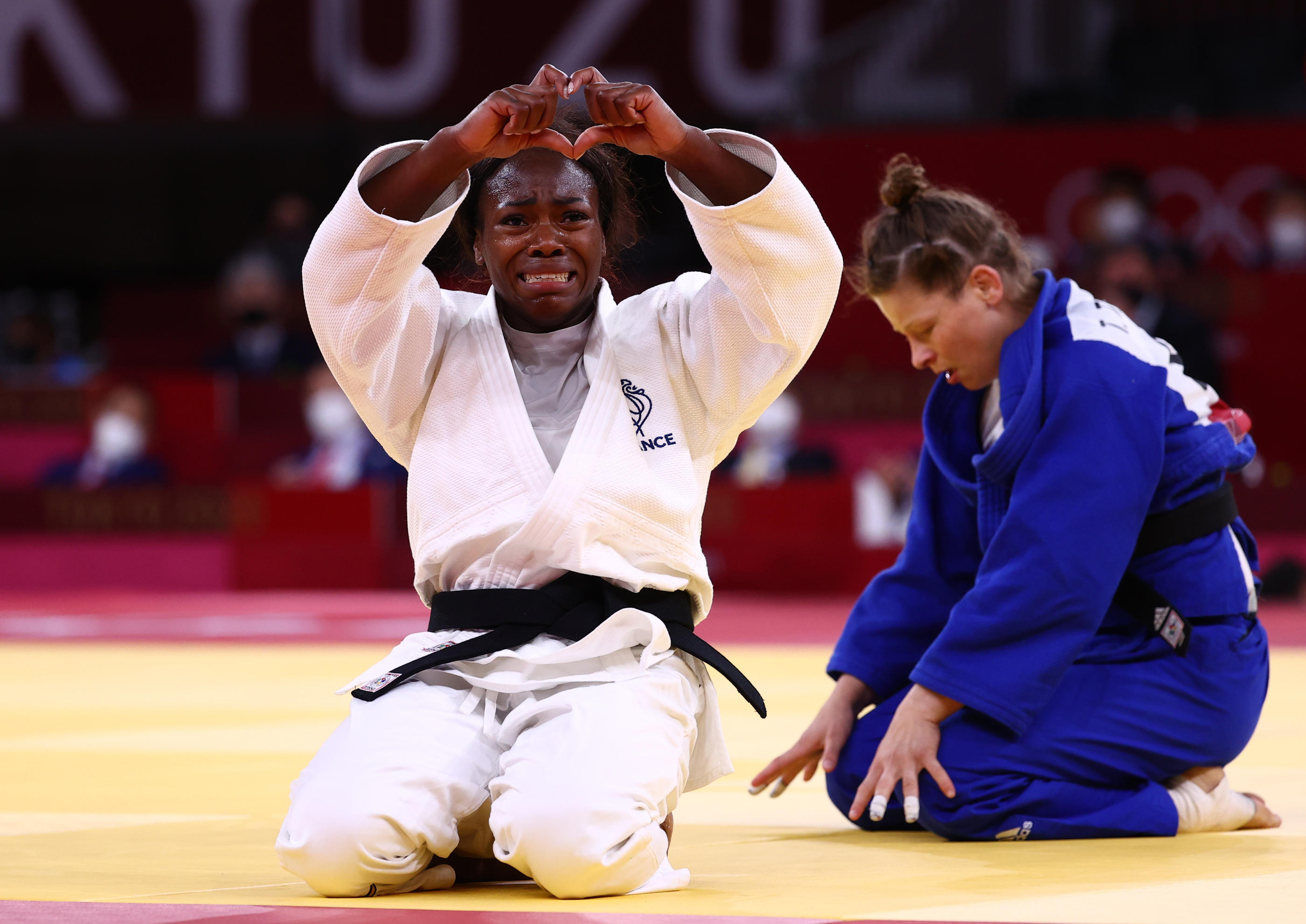 Clarisse Agbegnenou célèbre sa victoire sur Tina Trstenjak en finale des -63 kg des Jeux olympiques. REUTERS/Sergio Perez