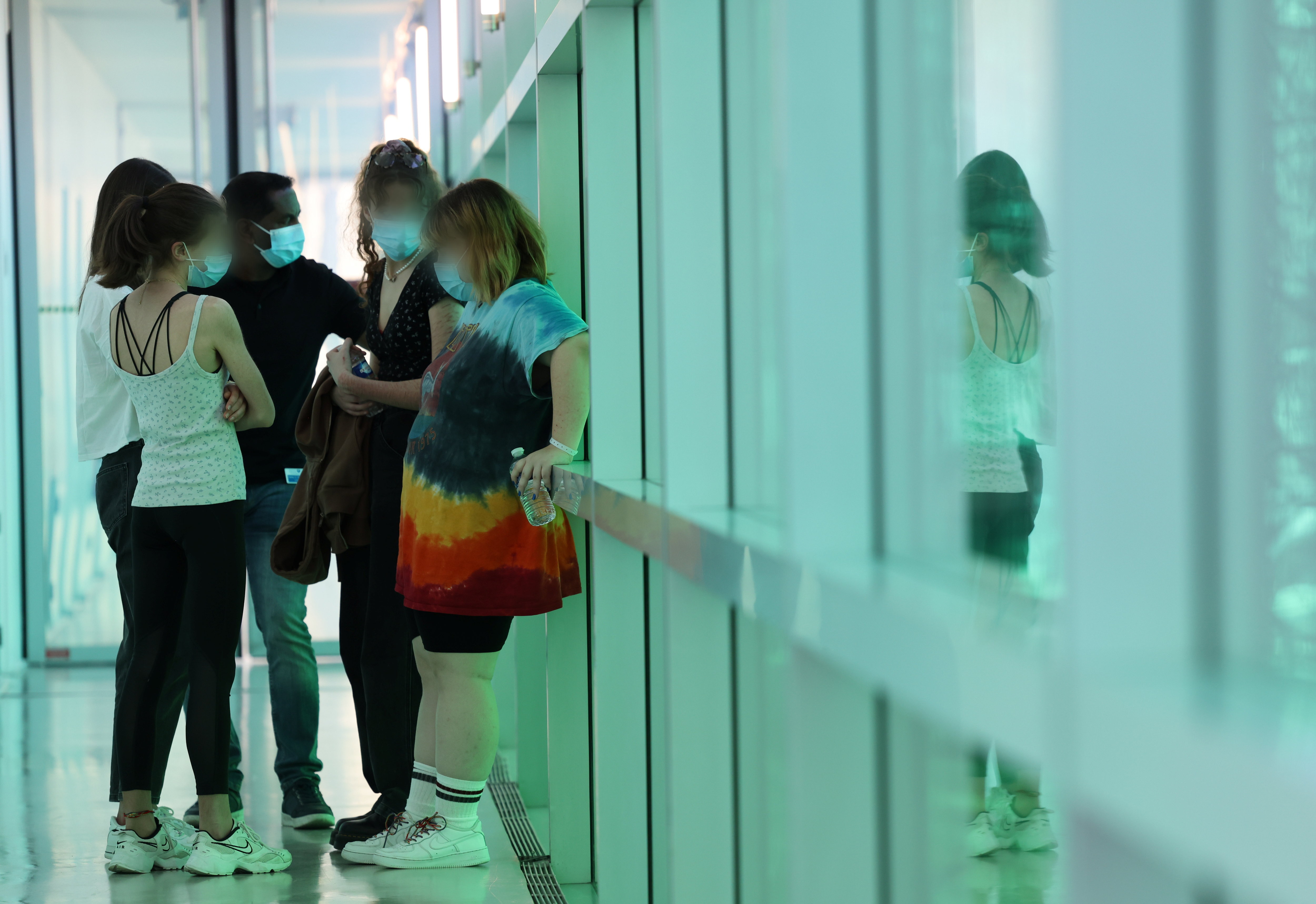 Idées noires, dépression, anorexie... plongée dans les hôpitaux où l’on répare les adolescents