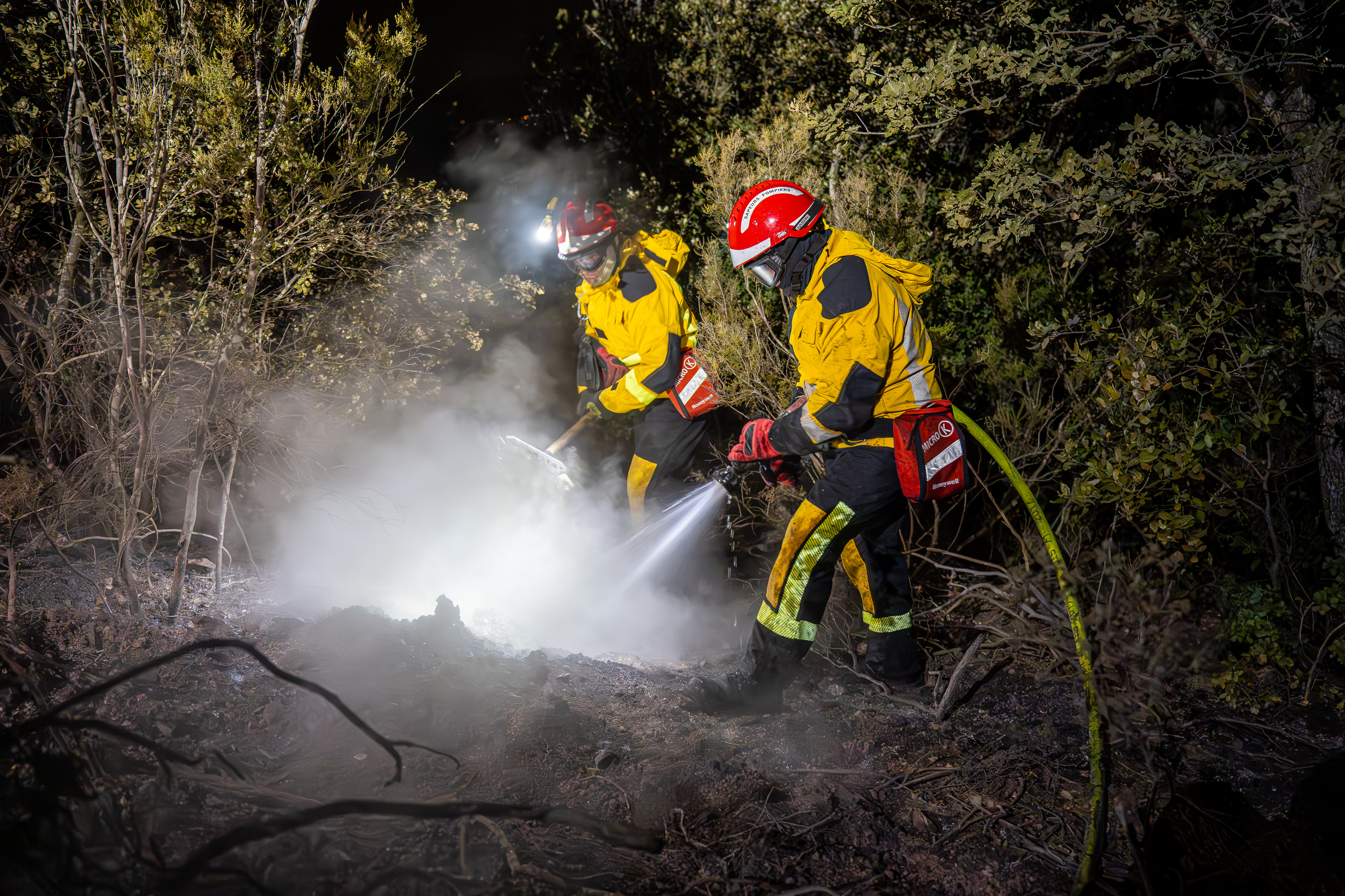 Les Pyrénées-Orientales sont soumis pour la troisième année consécutive à une forte sécheresse, occasionnant des départs de feu fréquents, comme ici à Castelnou. Anthony Montardy/SDIS66