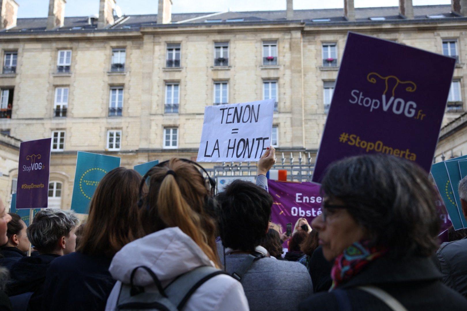 Paris (XXe), le 2 octobre 2021. Un rassemblement contre les violences obstétricales et gynécologiques s'est tenu ce samedi devant l'hôpital Tenon. LP/Olivier Arandel