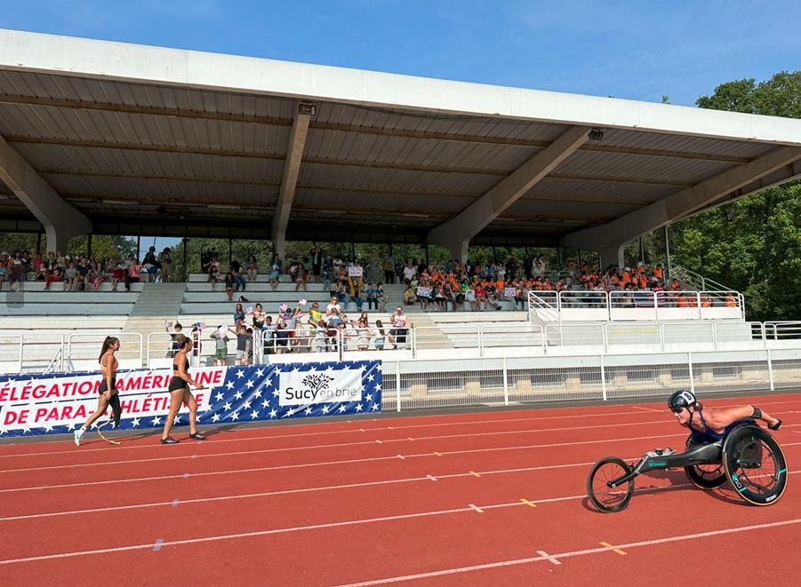 La flamme paralympique passera par Sucy-en-Brie (Val-de-Marne). Lors des championnats du monde de para-athlétisme en 2023, l'équipe américaine était venue s'entraîner sur la piste Christine-Arron. Ville de Sucy