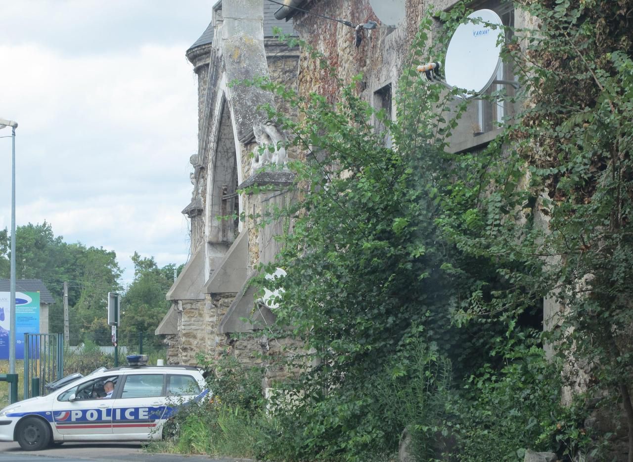 <b></b> Montgeron. Le Moulin de Senlis, encore partiellement occupé par communauté religieuse orthodoxe qui n’utilise que l’église, a été vendu 504 000 € aux enchères. L’évacuation des lieux avait eu lieu, ici, en juillet 2016.