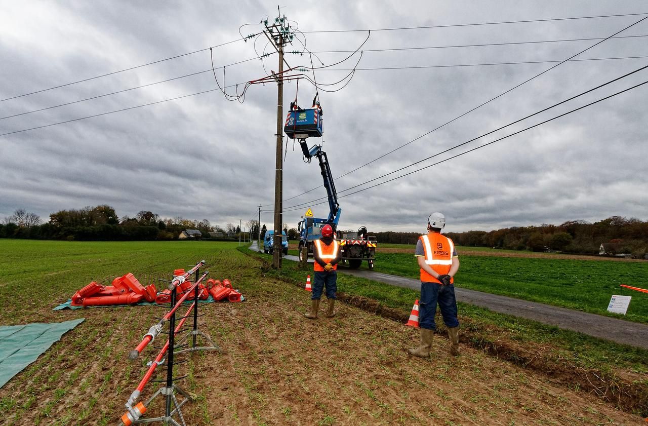 pr-s-de-rouen-les-super-techniciens-d-enedis-sur-un-chantier-haute