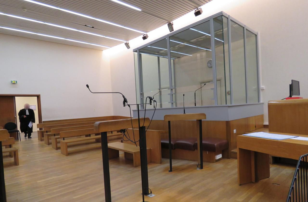 <b></b> Les salles du tribunal de Créteil ont été dotées depuis cet été de nouveaux box sécurisés, des « cages de verre » à l’image de celle-ci, au tribunal d’Evry (Essonne). 