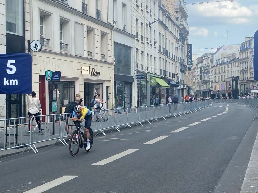 Paris, ce mercredi 24 juillet. Certaines rues ont été barricadées pour la répétition générale de l'épreuve olympique de cyclisme de ce samedi. LP/Manon Hilaire