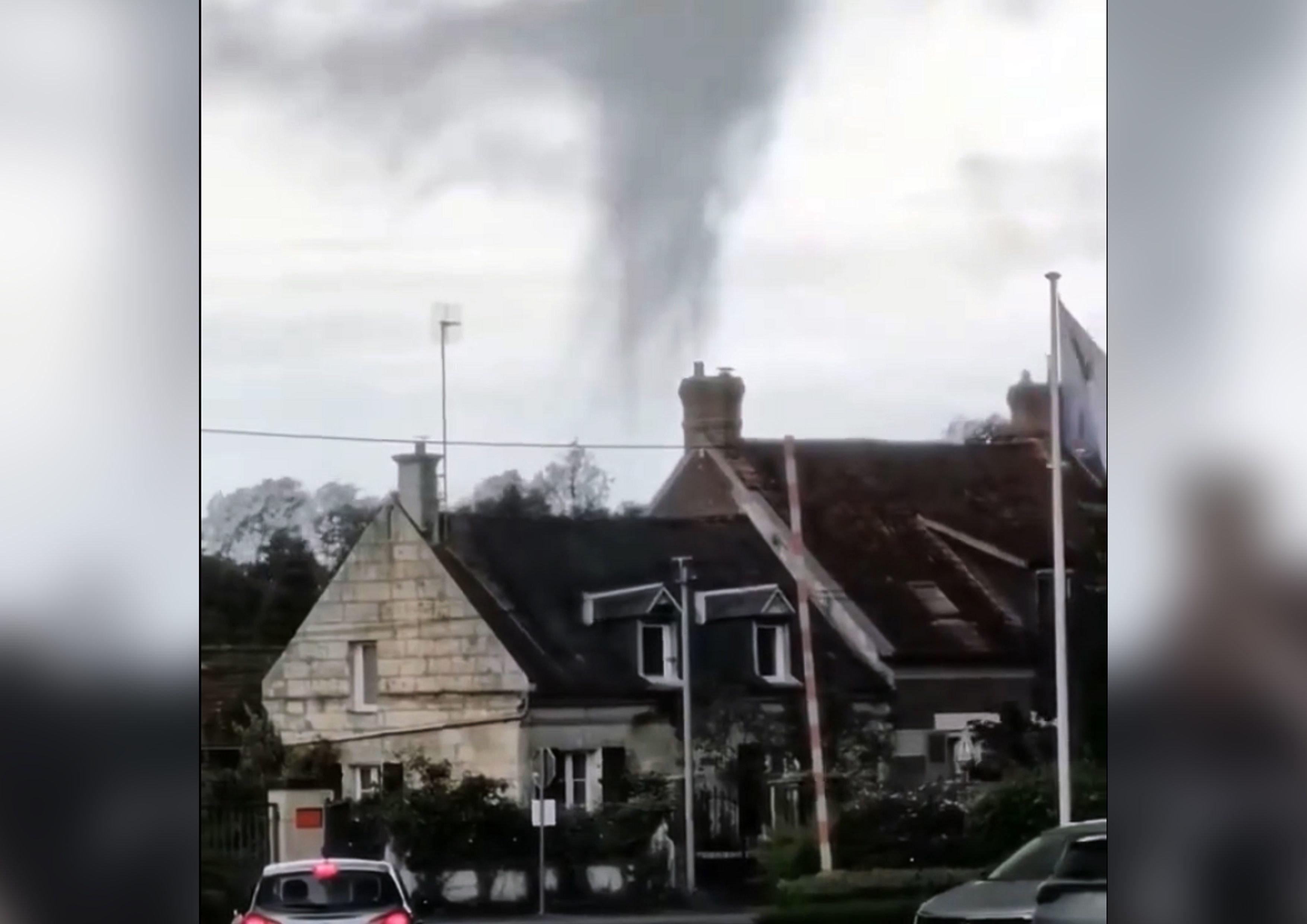 Carlepont (Oise), le mardi 18 juin. Une impressionnante tornade a touché le village. Par chance, personne n'a été blessé. Météo Nord Parisien/Dominique Luisin