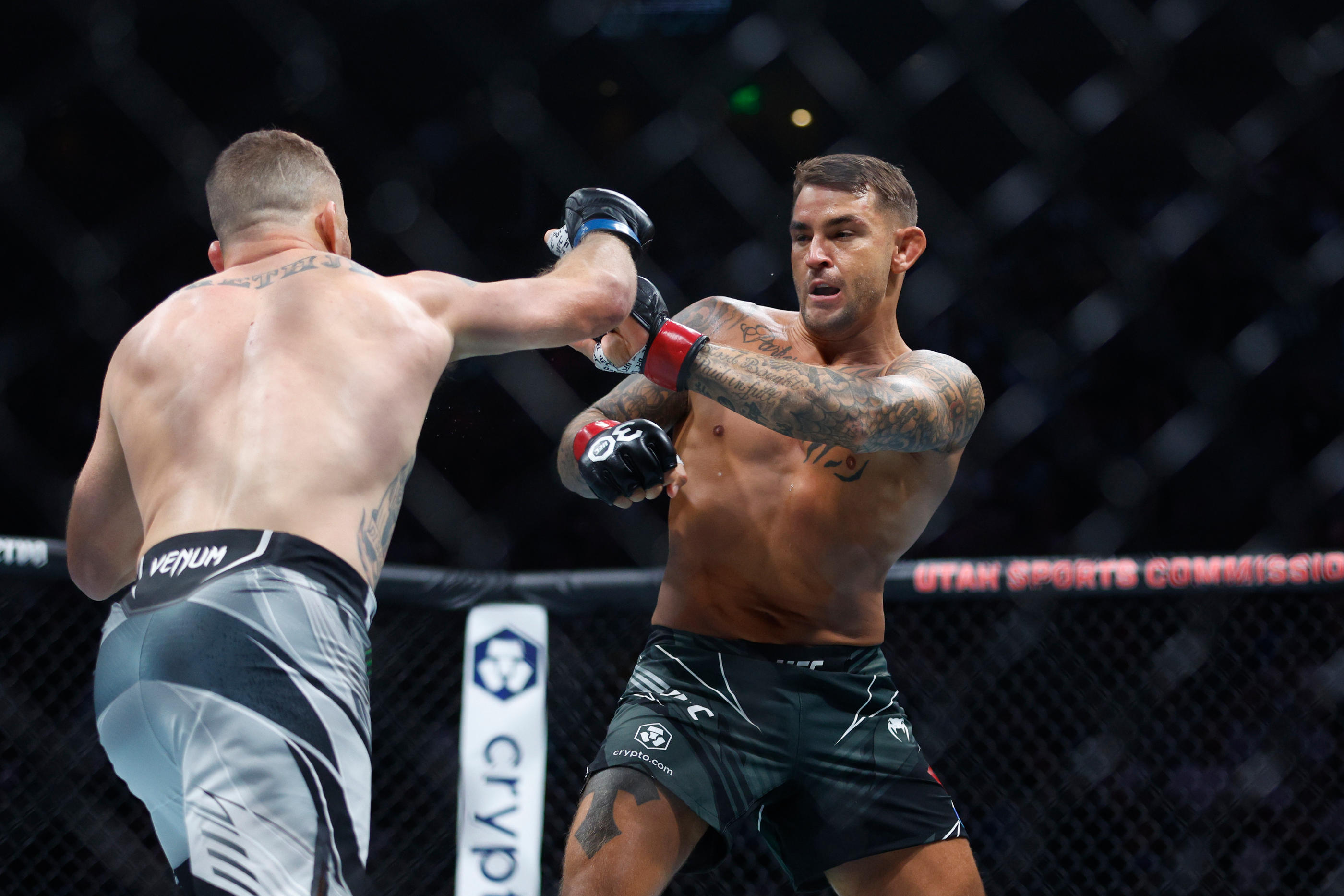 Dustin Poirier (à dr.) reste sur une défaite, un terrible KO infligé par Justin Gaethje en juillet dernier. USA Today Sports/Sipa USA/Icon Sport/Jeff Swinger