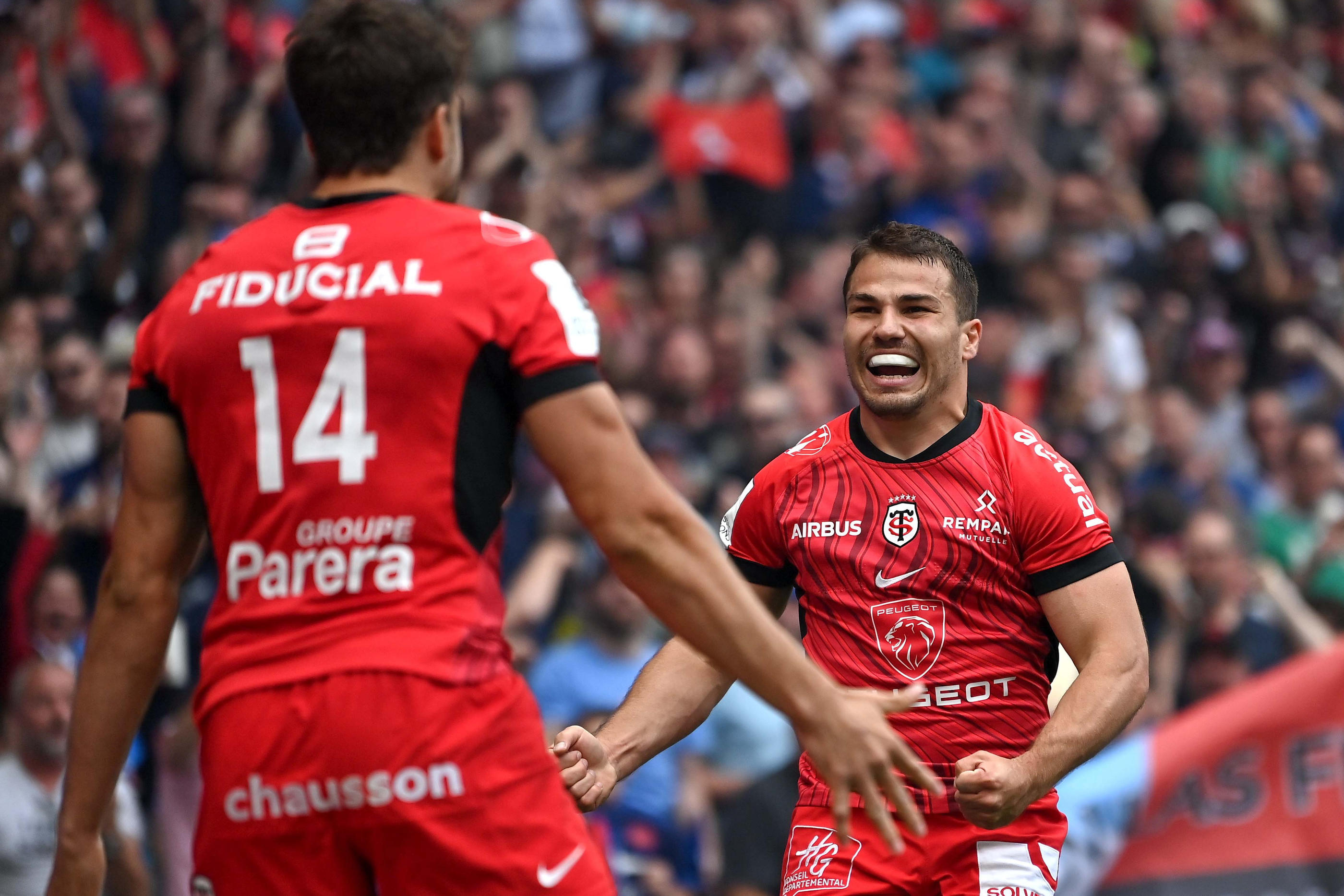 Vendredi, Antoine Dupont va retrouver le maillot toulousain contre La Rochelle, un mois après sa victoire en finale de la Champions Cup à Londres. Icon Sport