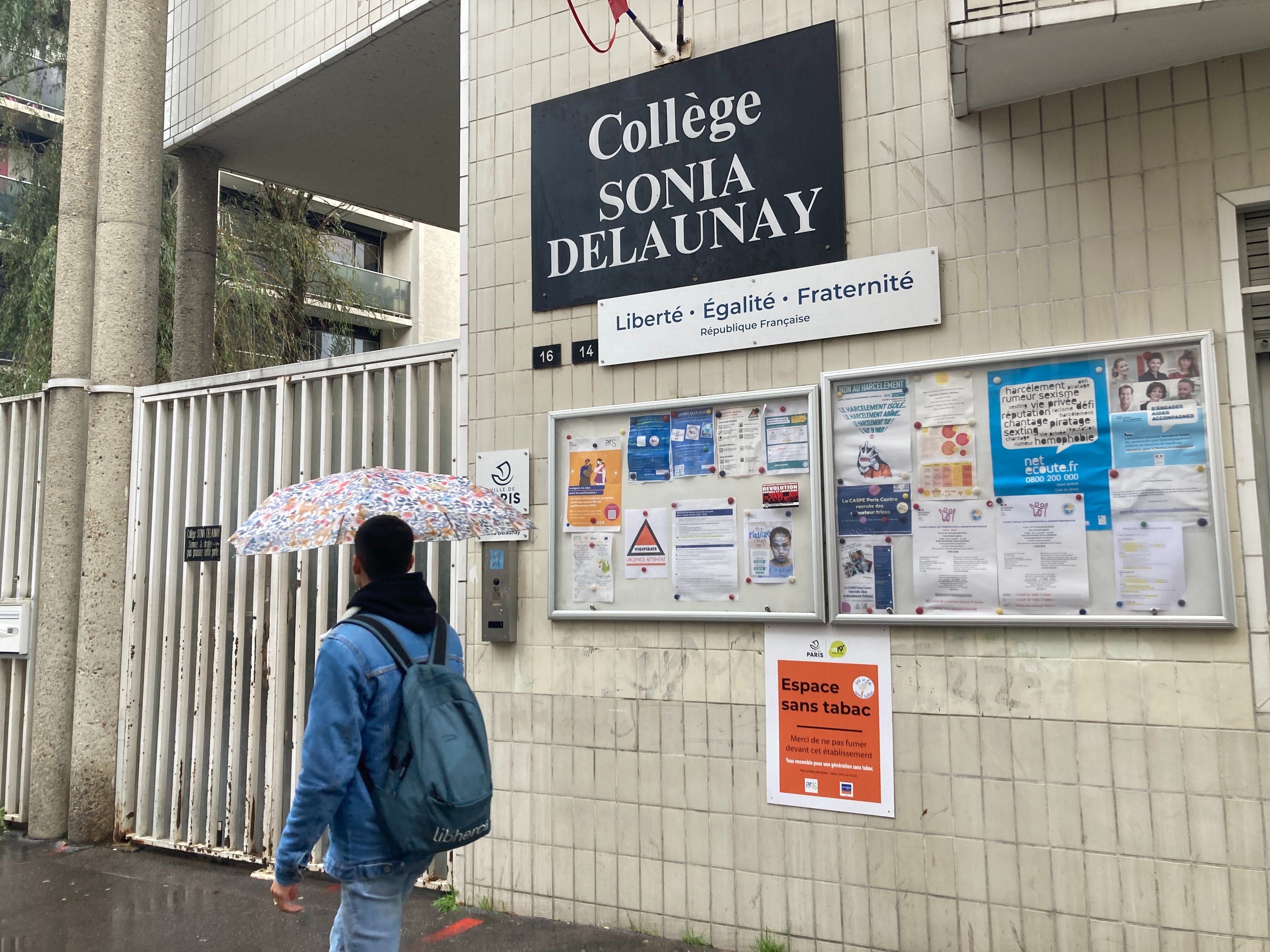 Paris. Le collège Sonia-Delaunay devient le premier de l'arrondissement à avoir un espace sans tabac devant l'établissement. LP/E.D.