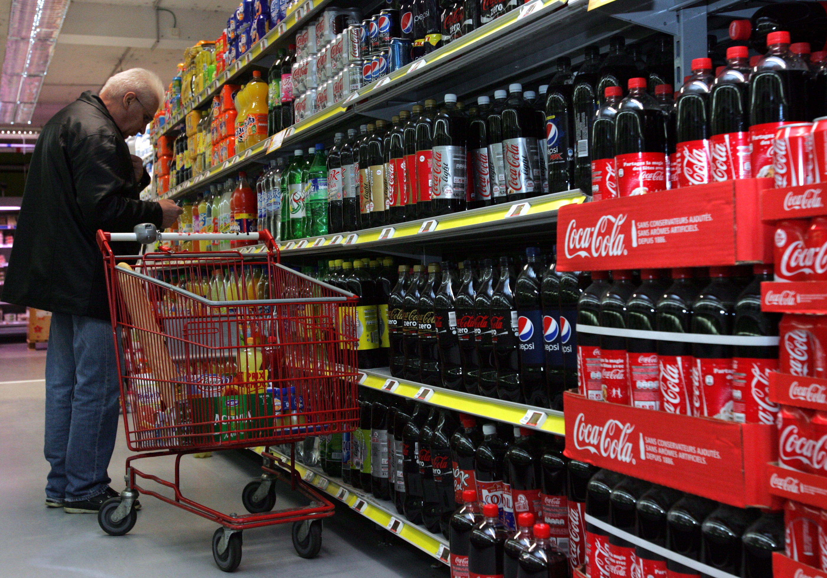 Alors que la marque avait annoncé dès le mois de novembre une augmentation de ses tarifs en 2024, le prix de la bouteille de 1,75 litre de Coca-cola dépasse désormais les 2 euros. LP/Johanna Lanzeroti